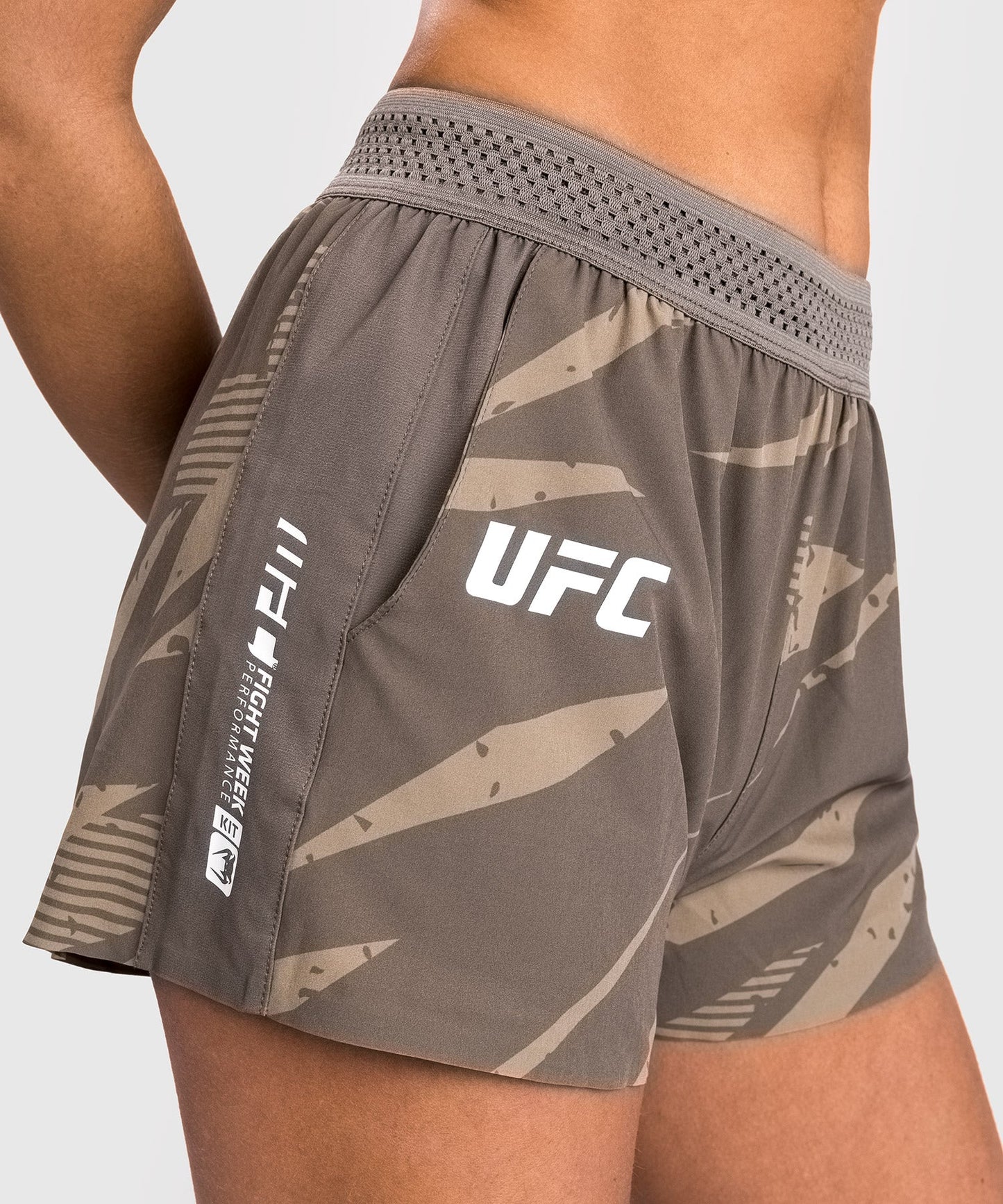 UFC Adrenaline By Venum Fight Week Pantalones Cortos de Rendimiento para Mujer - Desert Camo