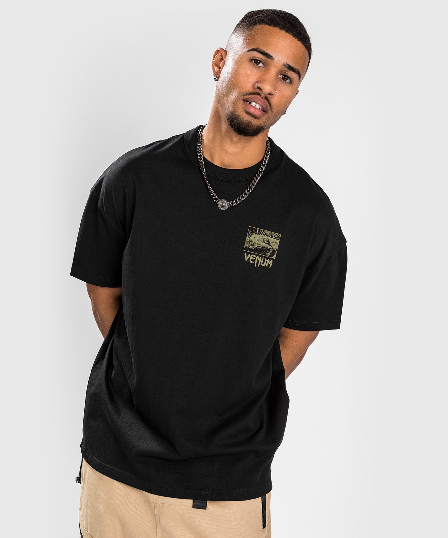 Camiseta Venum Fangs - Corte extragrande - Negro