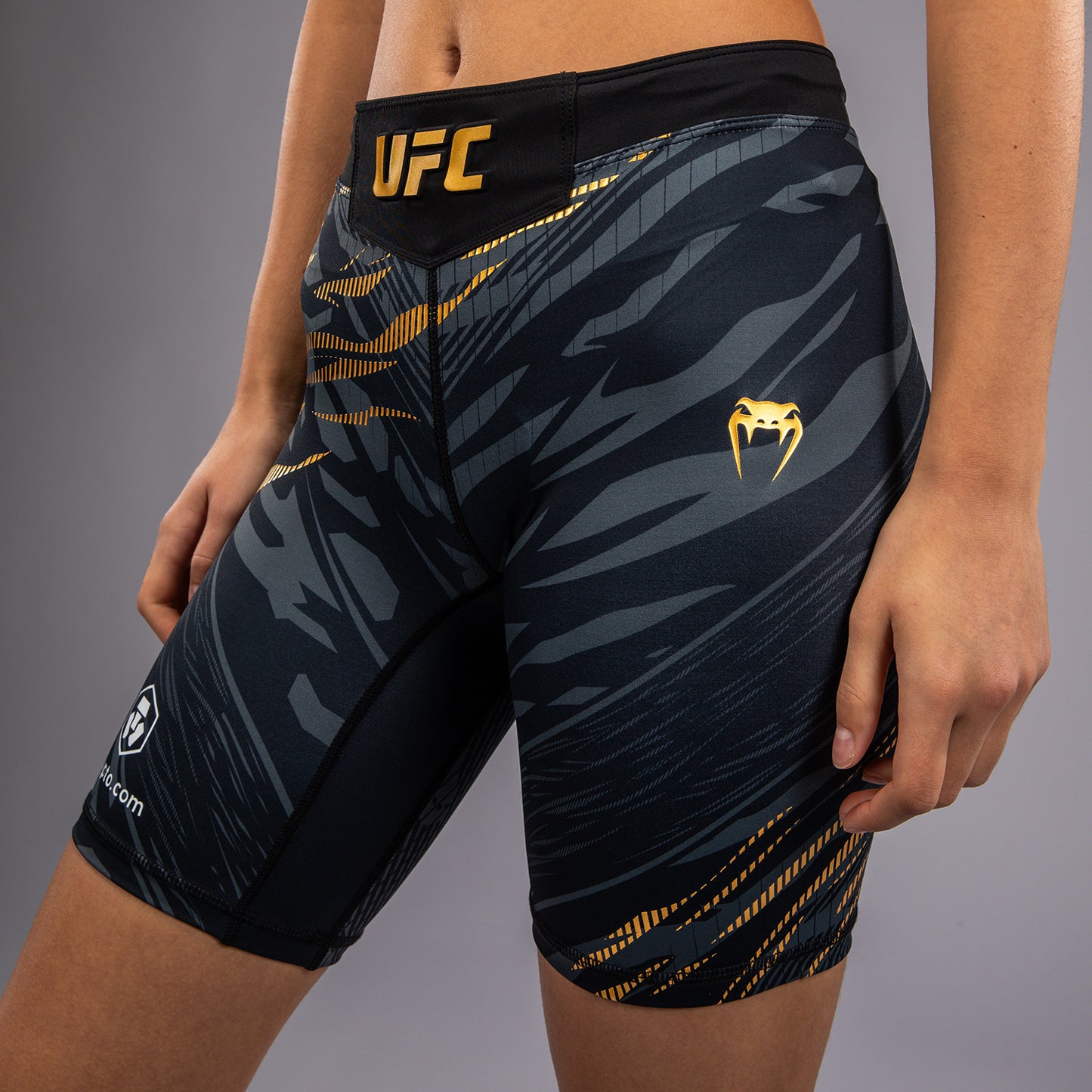 UFC Fusion by Venum Authentic Fight Night Vale Tudo Shorts para Mujer - Ajuste Largo - Champion