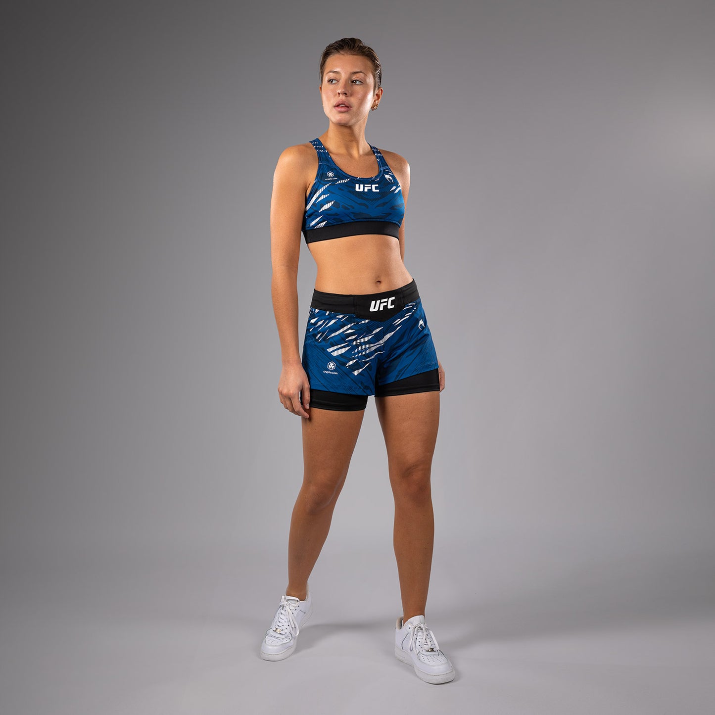 UFC Fusion by Venum Authentic Fight Night Shorts de Lucha para Mujer - Azul