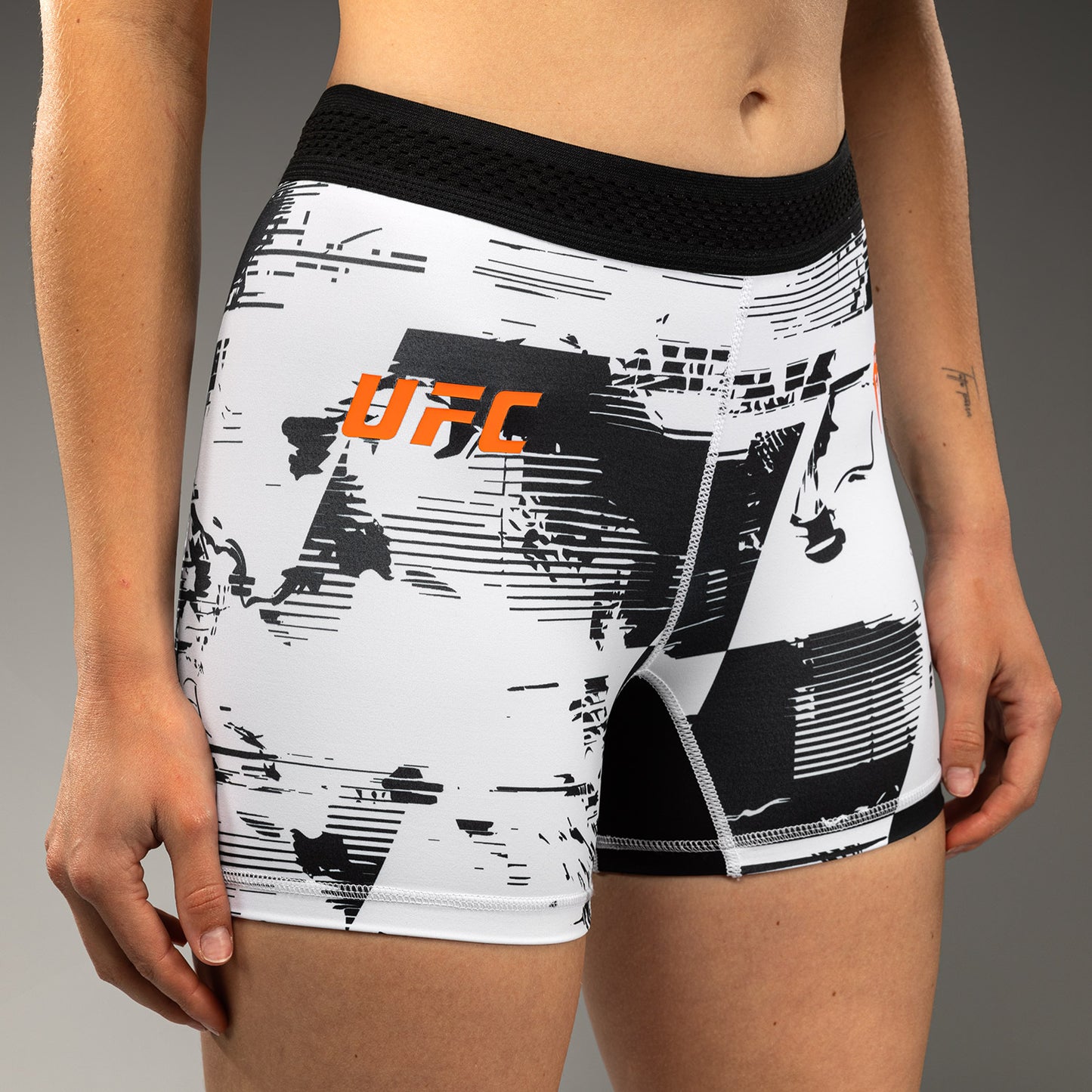 UFC Zenith by Venum Authentic Fight Week Short Vale Tudo Performance Mujer - Blanco