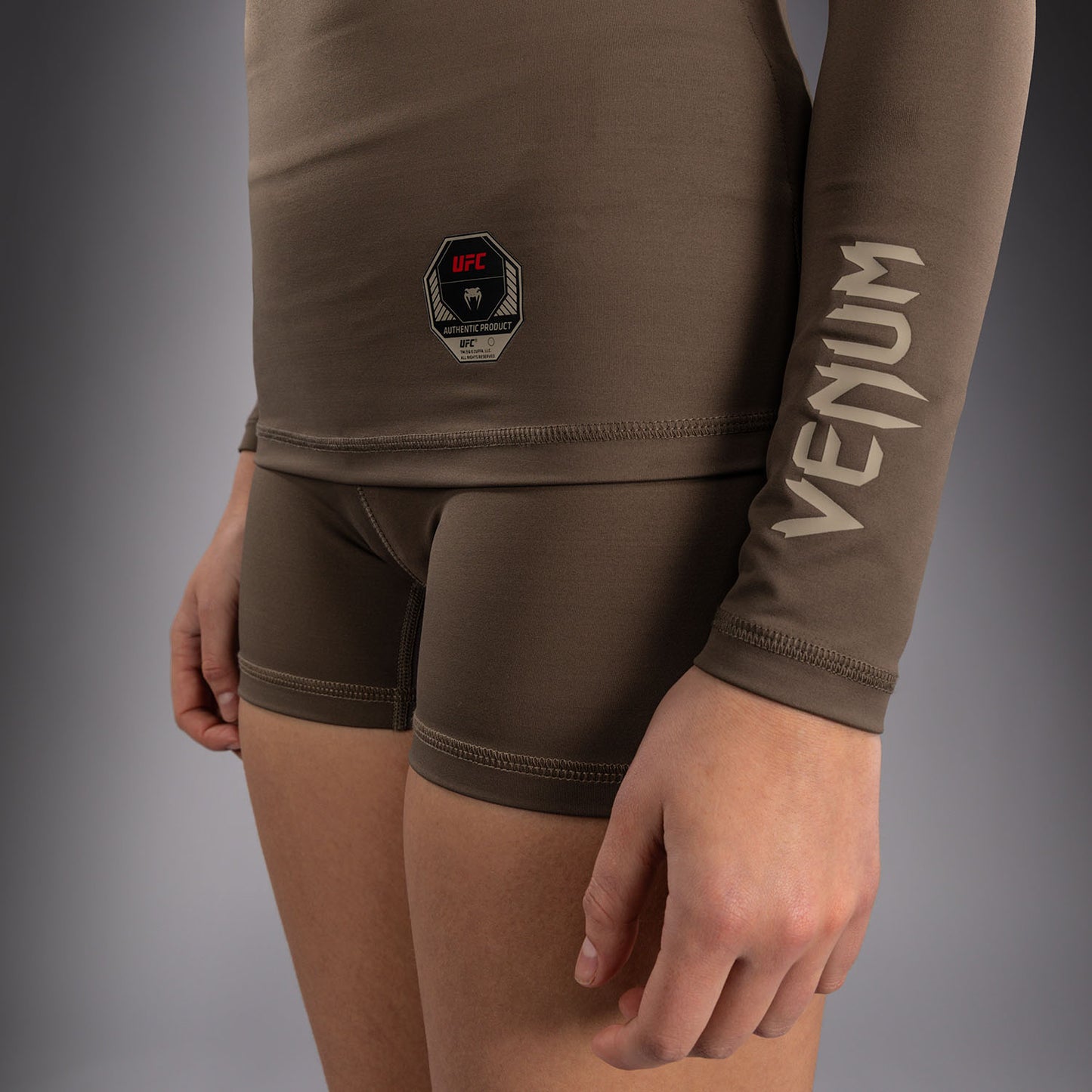 Venum UFC Unity by Venum Authentic Fight Week Rashguard Técnico de Manga Larga para Mujer - Marrón