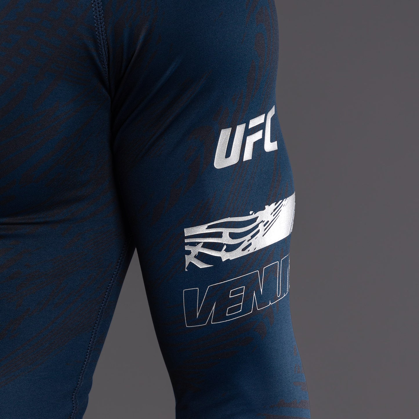 UFC Fusion by Venum Fight Week Rashguard de Manga Larga de Rendimiento para Hombre - Azul oceánico
