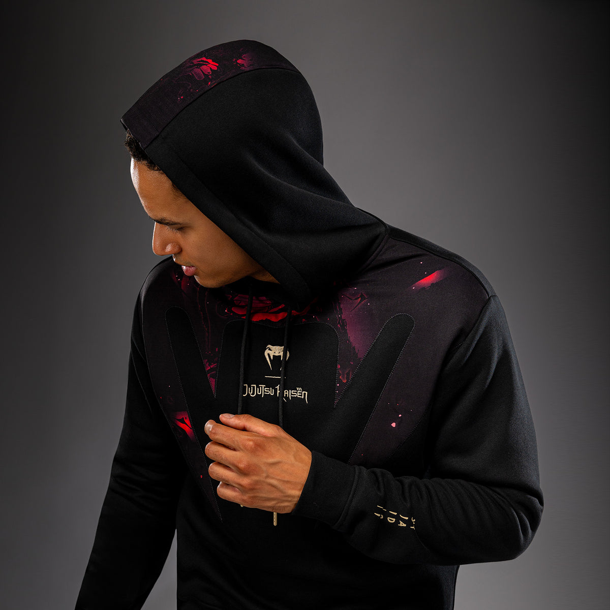Jujutsu Kaisen x Venum Itadori Sudadera con Capucha  – Negro/Rojo