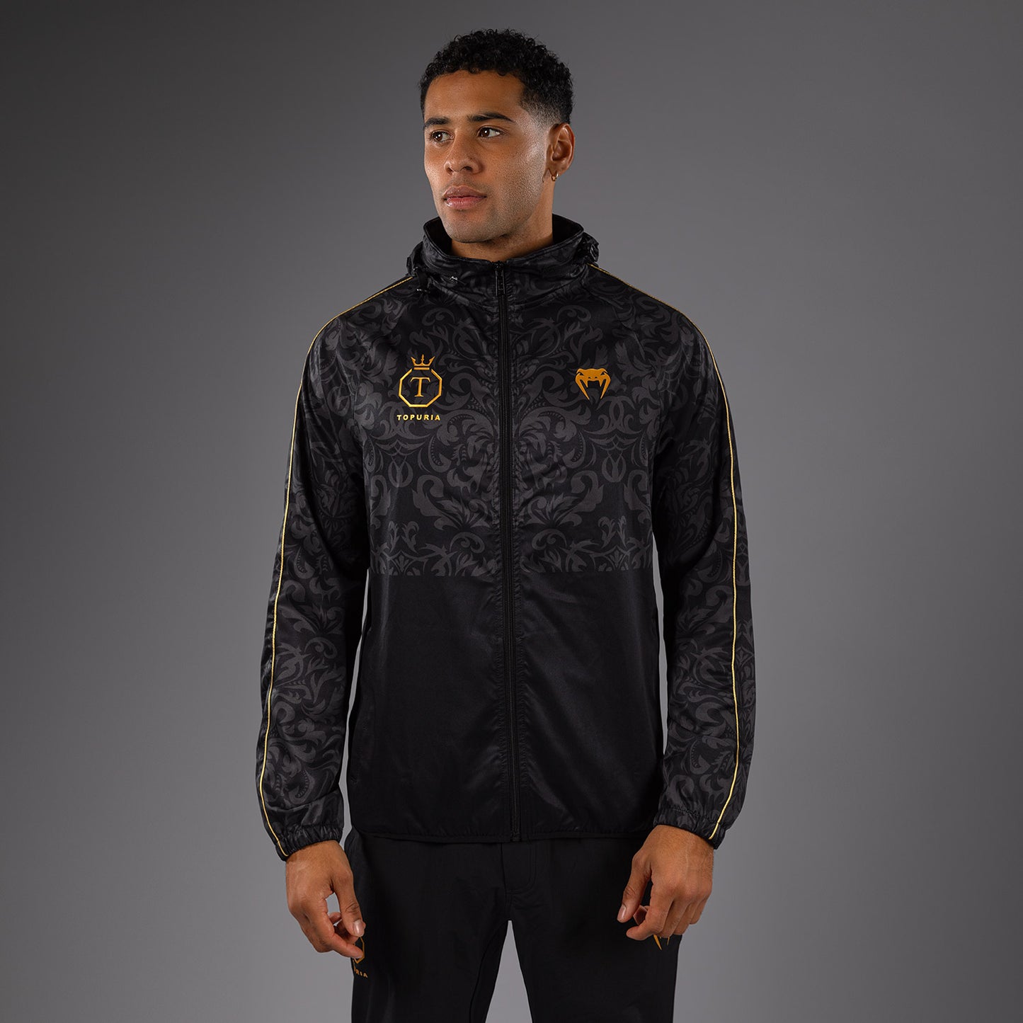 Venum x Topuria Unmatched Edition Chaqueta de Entrenamiento - Negro/Dorado