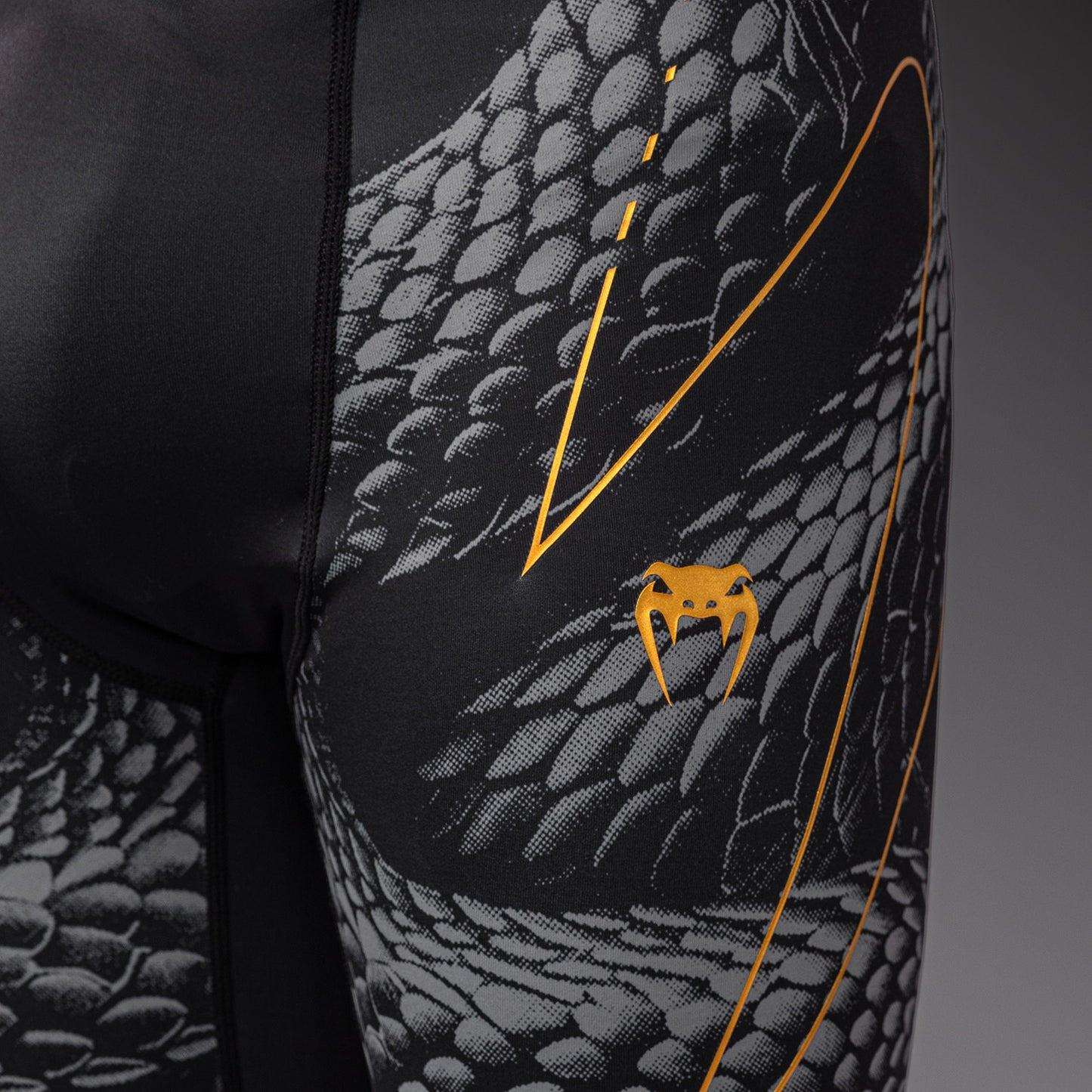 Venum Matupa Short de Compresión - Negro/Gris/Oro