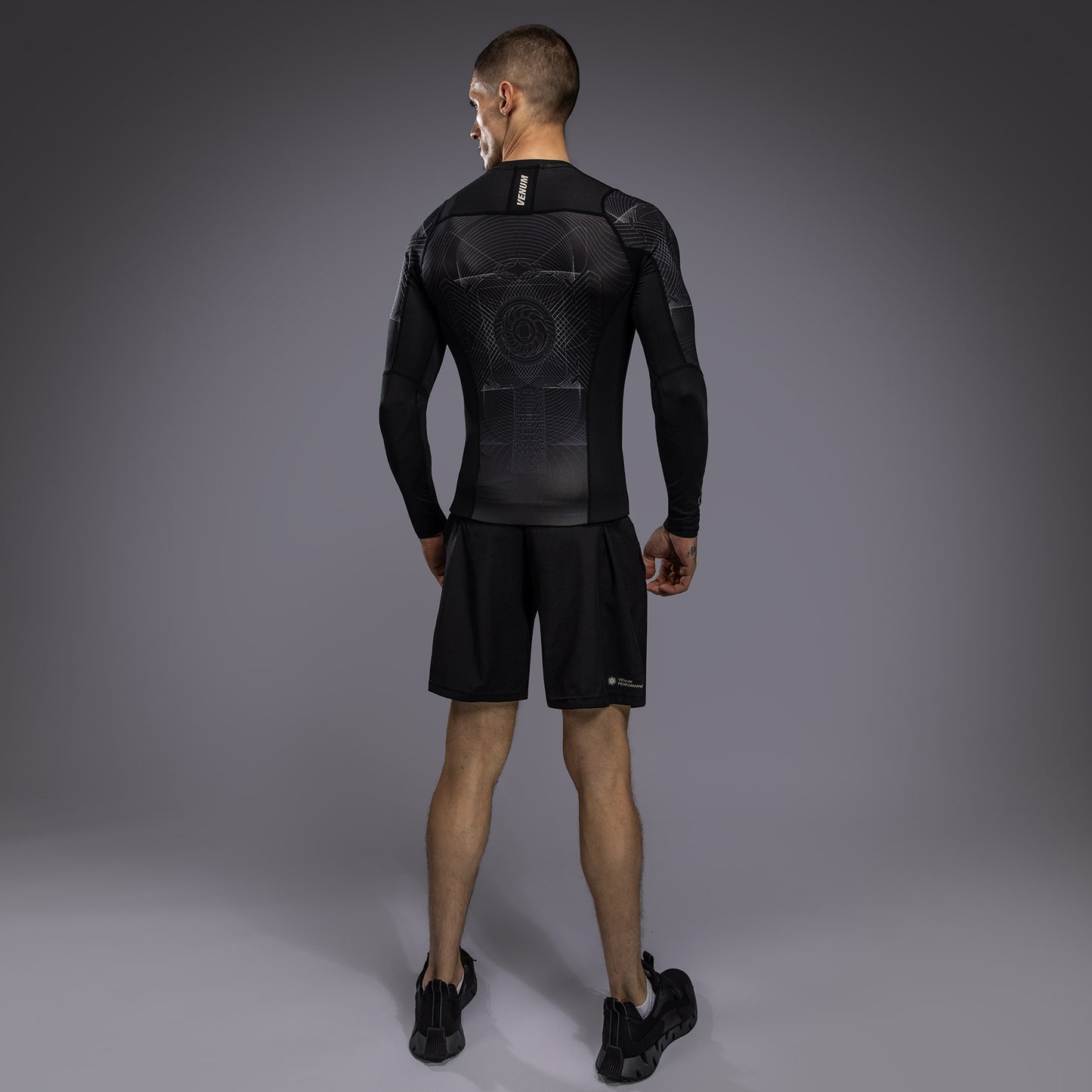 Venum G-Fit Air Rashguard de Manga Larga para Hombre - Negro Profundo/Arena del desierto