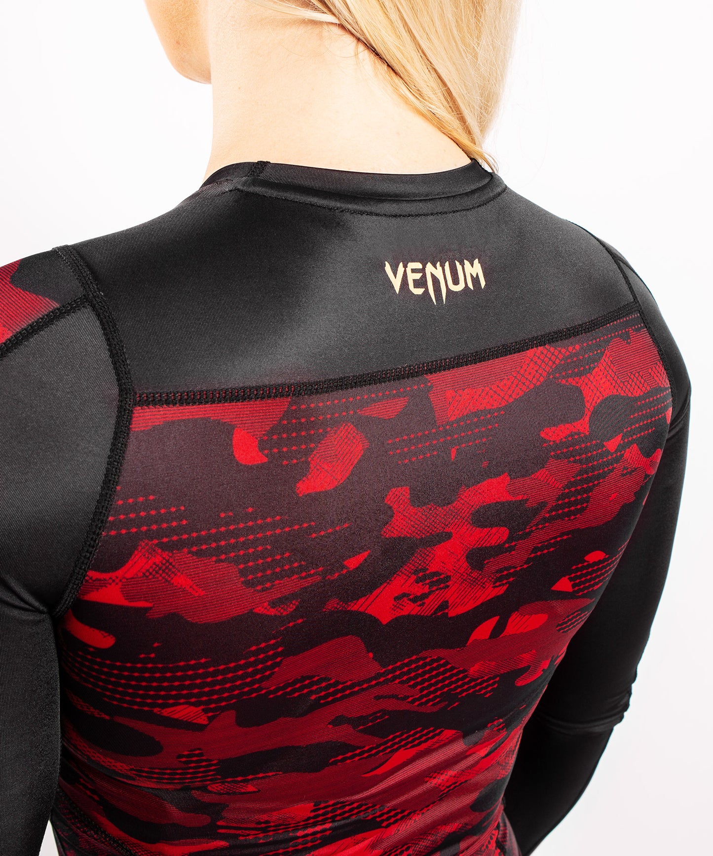 Rashguard Venum Defender  manga larga - para mujer - Negro/Rojo