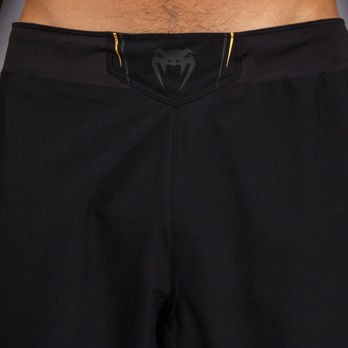 Venum G-Core Pantalón Corto de Combate Negro/Oro