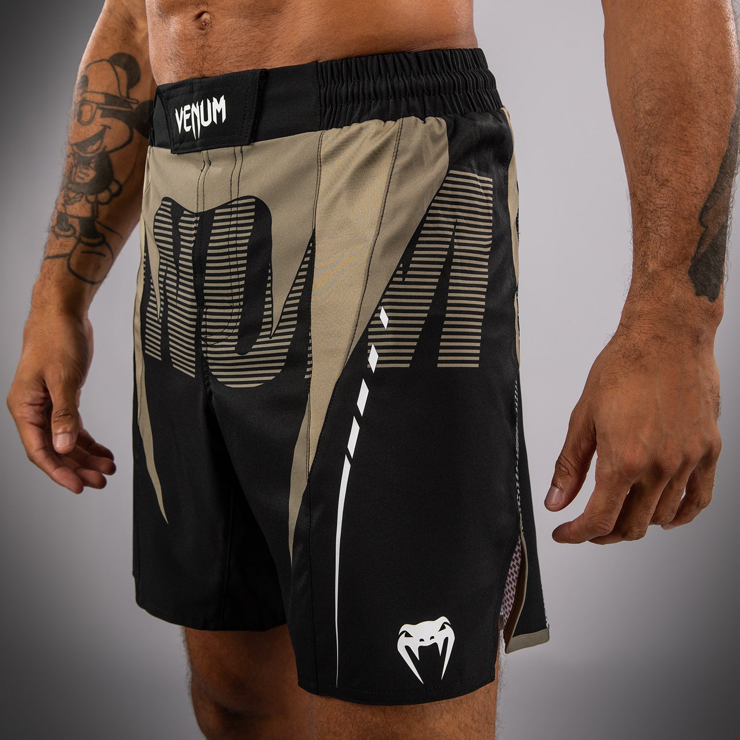 Venum Adrenaline Pantalones Cortos de Lucha – Negro/Arena