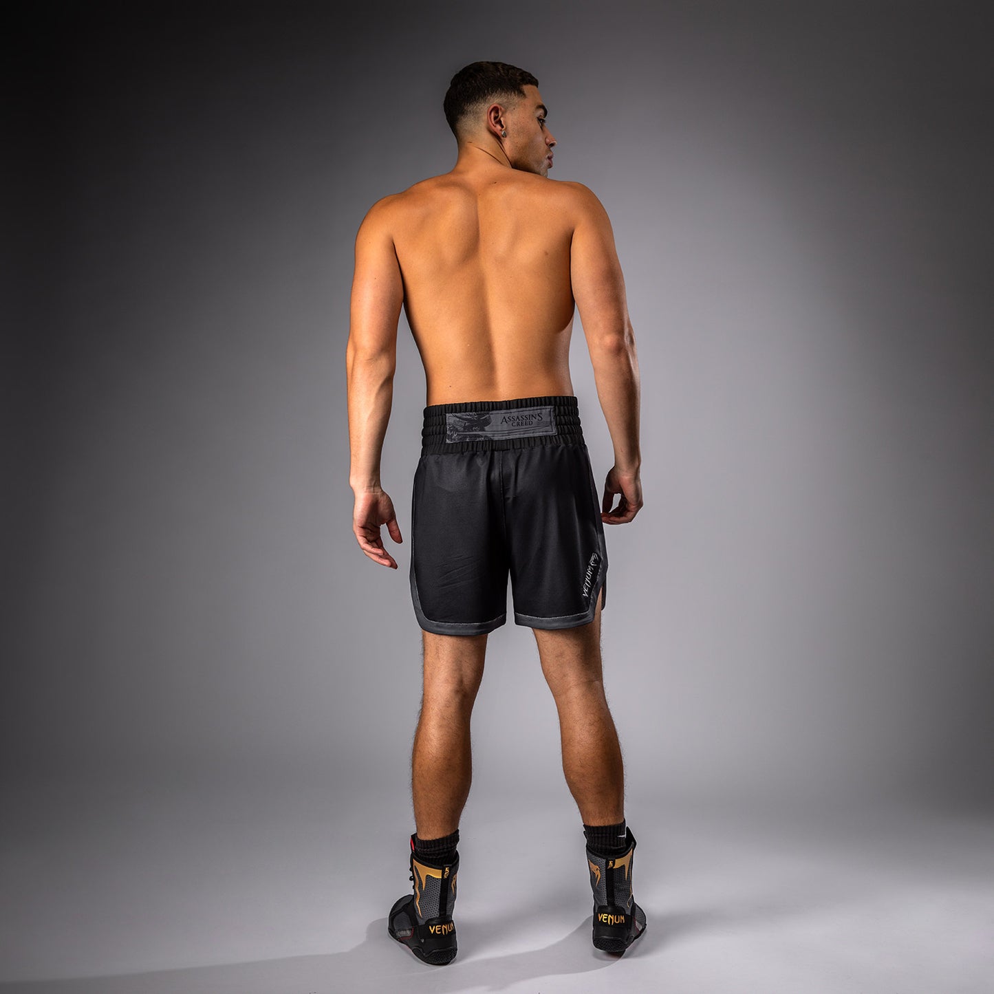 Venum x Assassin’s Creed Shadows Short de boxeo para hombre - Negro