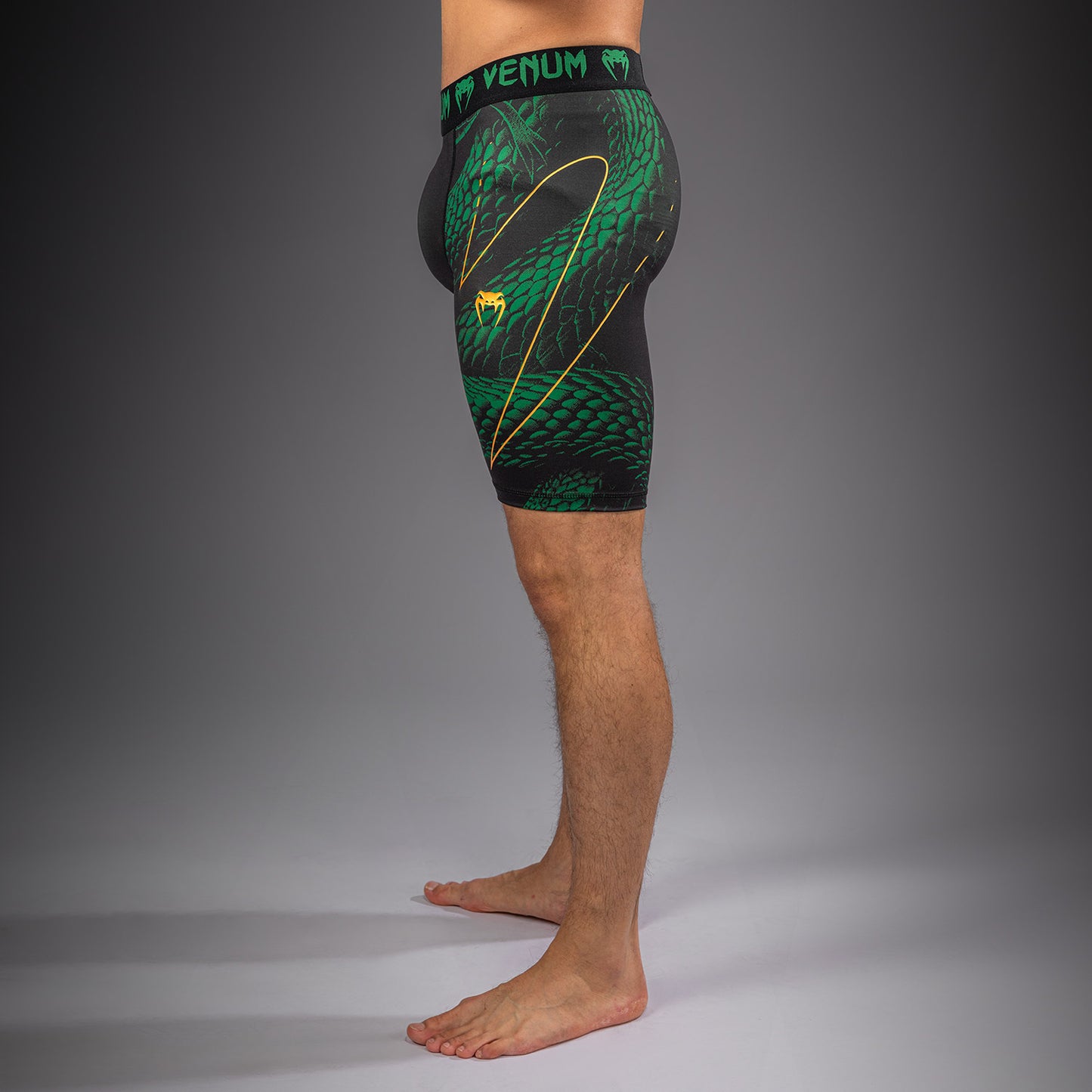 Venum Matupa Short de Compresión - Negro/Verde/Oro
