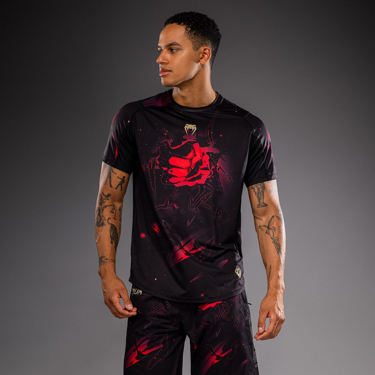 Jujutsu Kaisen x Venum Itadori Camiseta Dry Tech  – Negro/Rojo