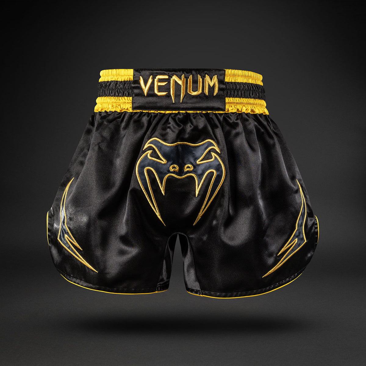 Venum Bangkok Fury Pantalón corto de Muay Thai - Negro/Dorado