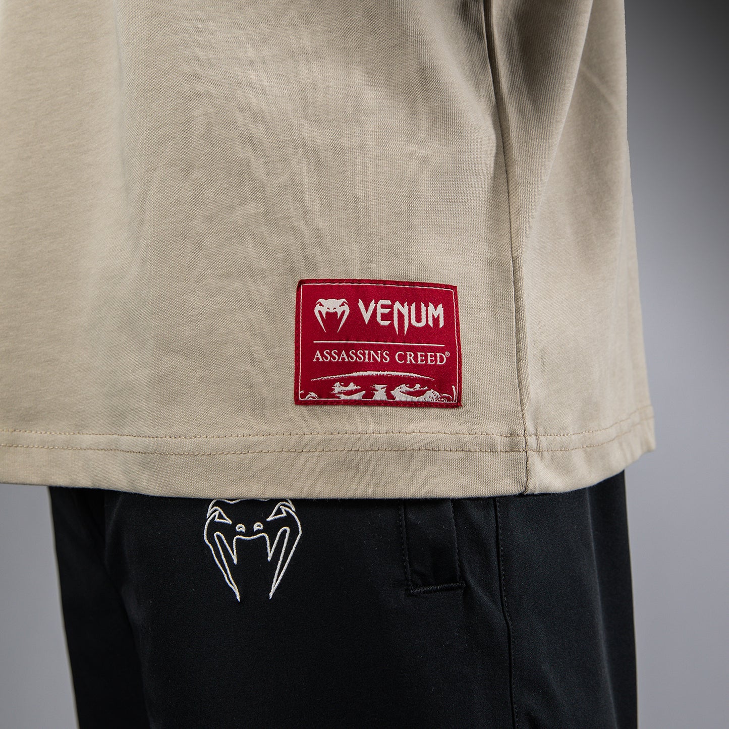 Venum x Assassin’s Creed Shadows Camiseta - Arena