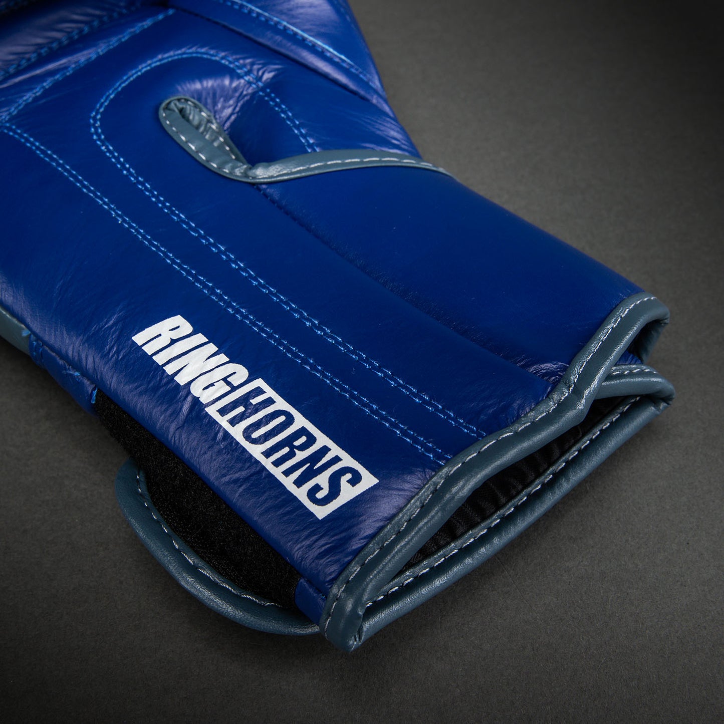 Ringhorns Charger by Venum Guantes de Boxeo – Azul Marino/Rojo