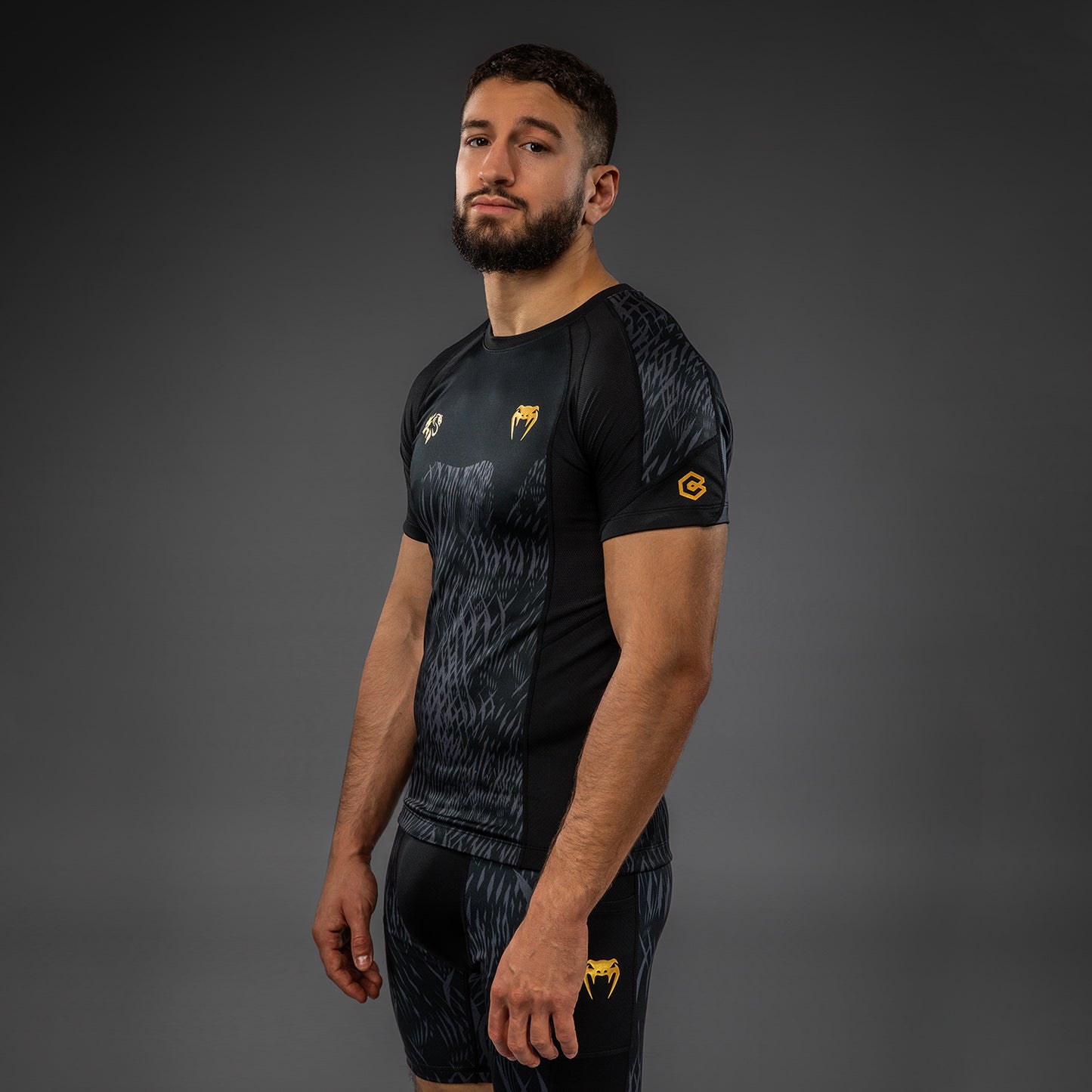 Venum x Chimaev Rashguard de Manga Corta  - Negro/Gris