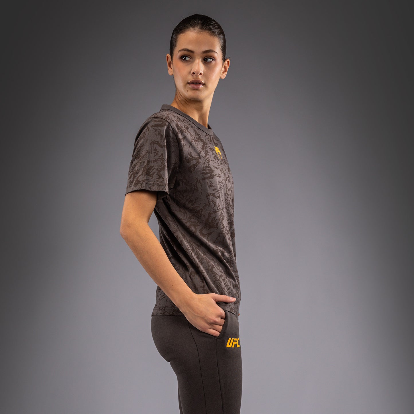 UFC Fusion by Venum Fight Week Camiseta de Manga Corta de Algodón para Mujer - Marrón tierra