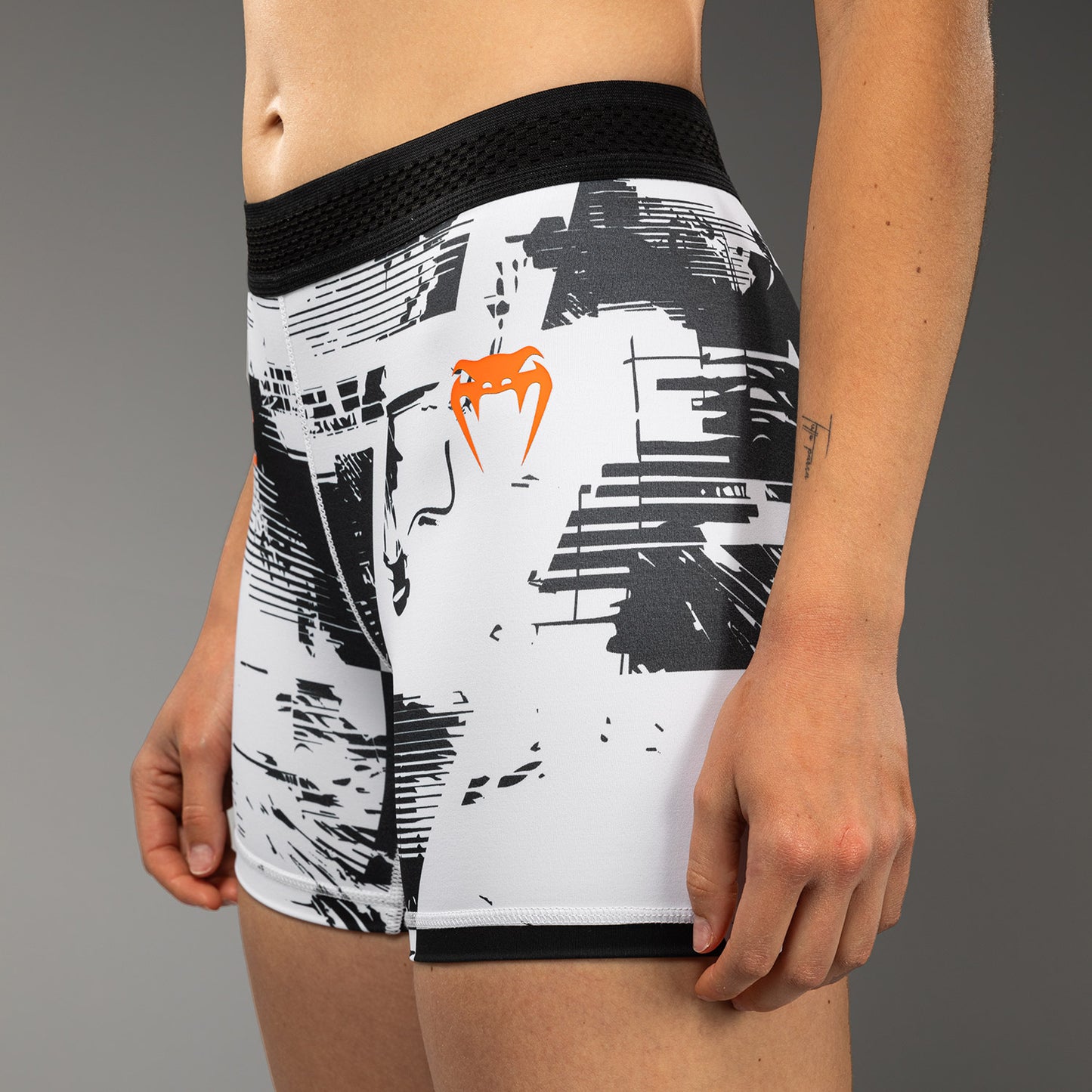 UFC Zenith by Venum Authentic Fight Week Short Vale Tudo Performance Mujer - Blanco