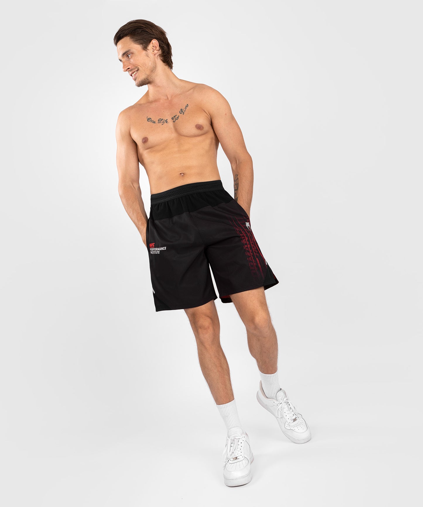 UFC Venum Performance Institute 2.0 Pantalones cortos de alto rendimiento para Hombre - Negro/Rojo