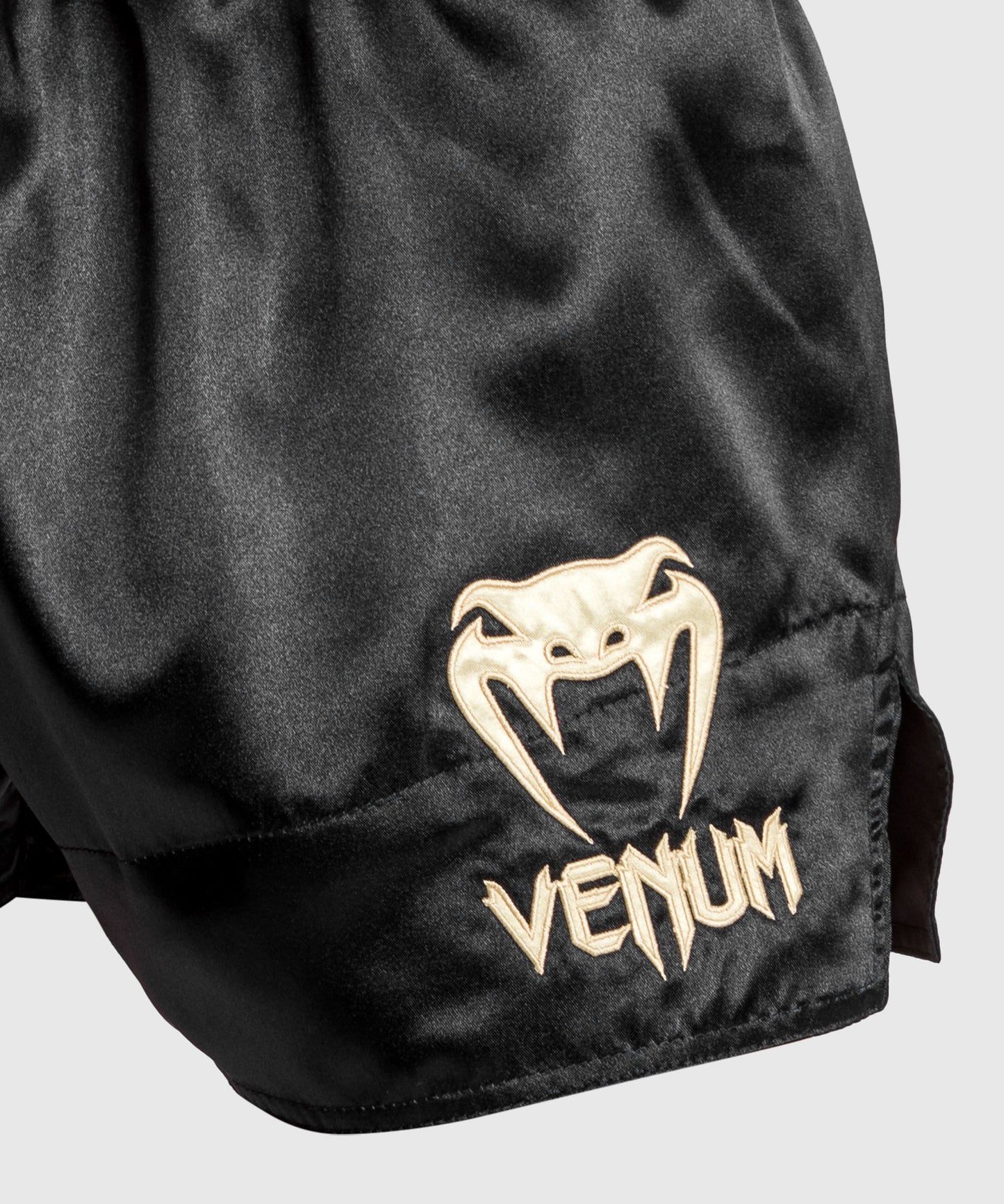 Venum Classic Muay Thai Short Rojo/Negro/Oro