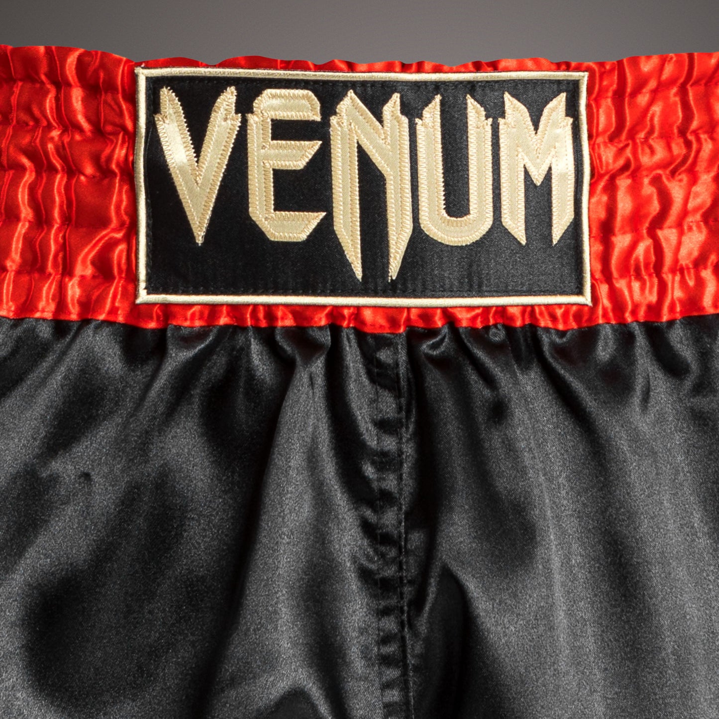 Venum Classic Muay Thai Short Rojo/Negro/Oro