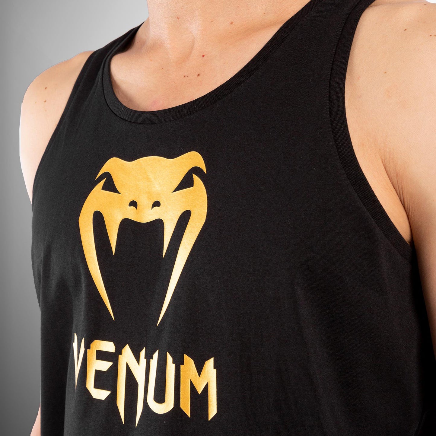 Camiseta sin mangas Venum Classic - Negro/Dorado