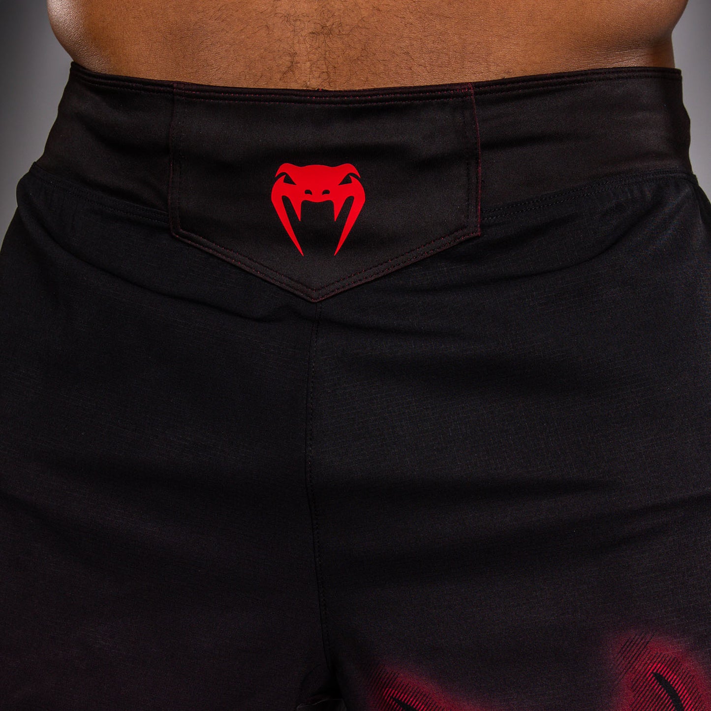 Venum Spectre Short de Combate – Negro/Rojo