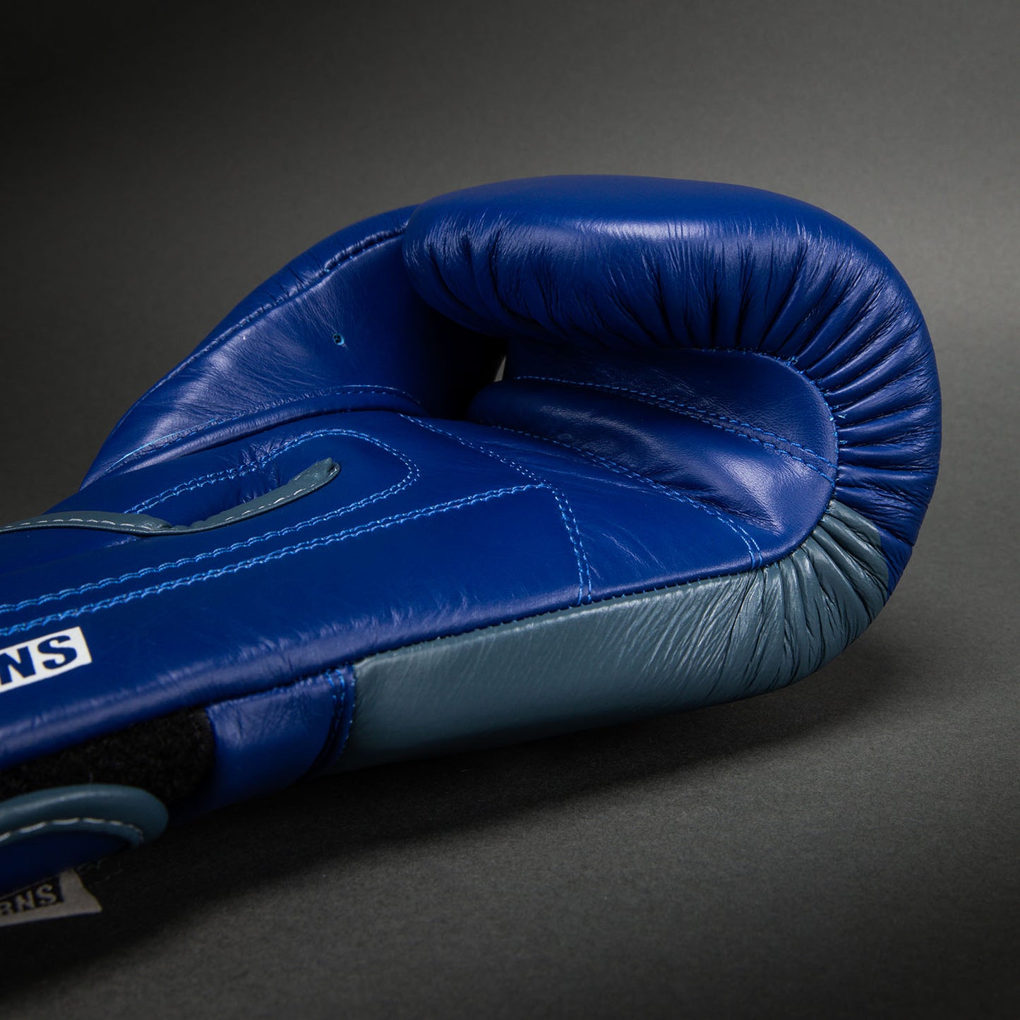 Ringhorns Charger by Venum Guantes de Boxeo – Azul Marino/Rojo