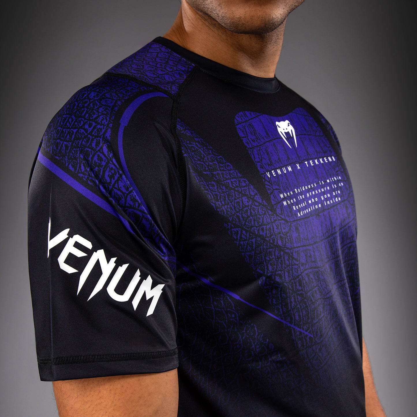 Venum x TEKKEN 8 Camiseta Dry-Tech Kazuya - Negro/Púrpura