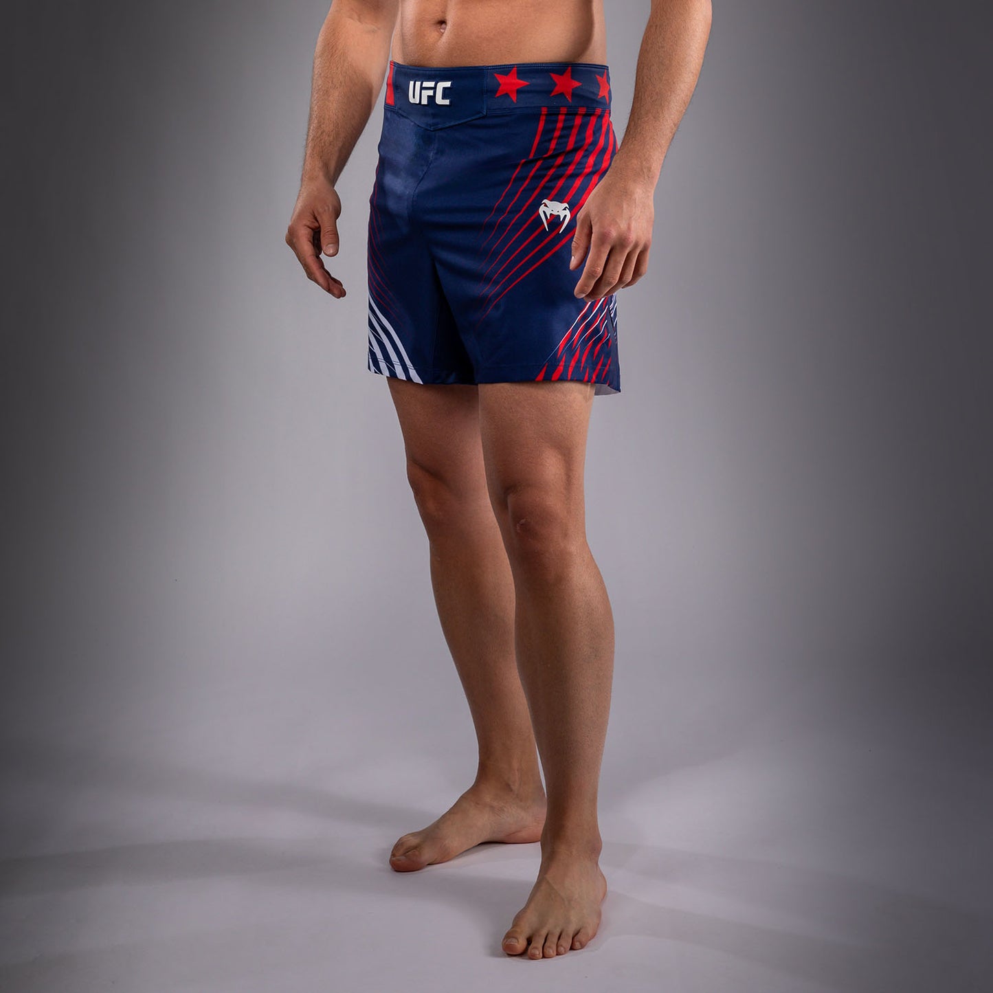 Official UFC Freedom 250 by Venum Authentic Fight Night Fight Shorts de ajuste corto para hombre - Azul