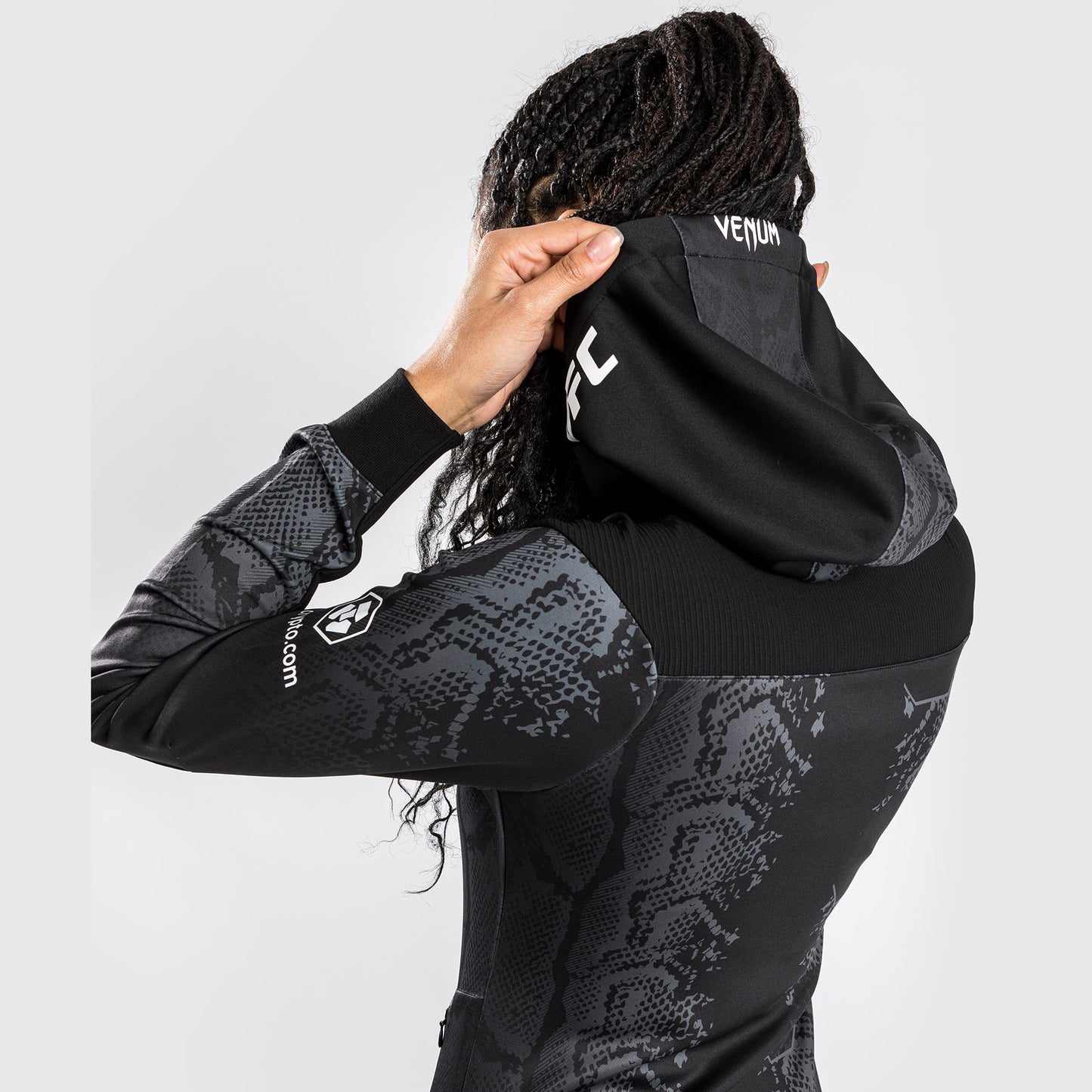 UFC Adrenaline by Venum Authentic Fight Night Sudadera con capucha Walkout para Mujer - Negra