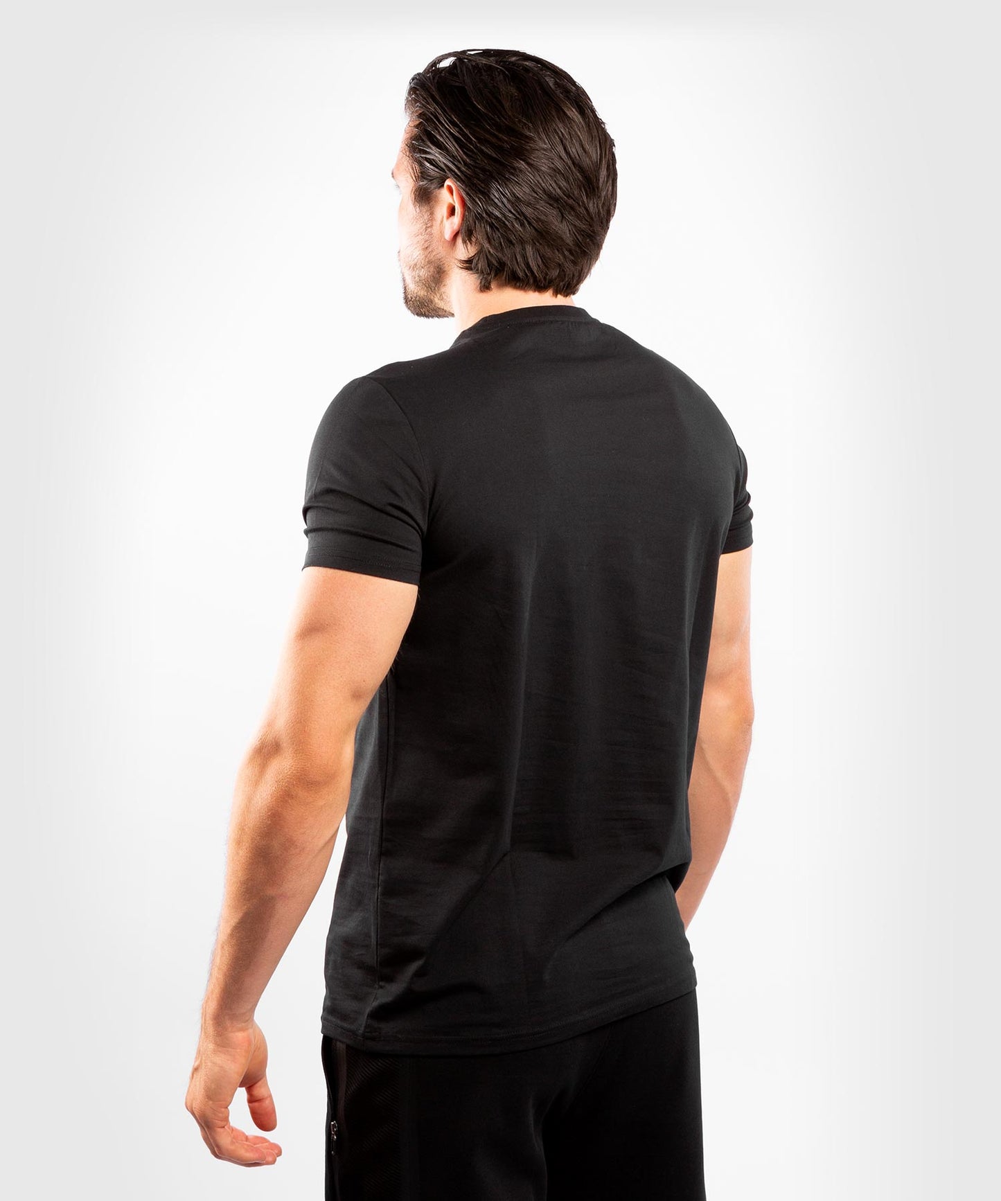 Camiseta Venum Classic - Negro/Oro