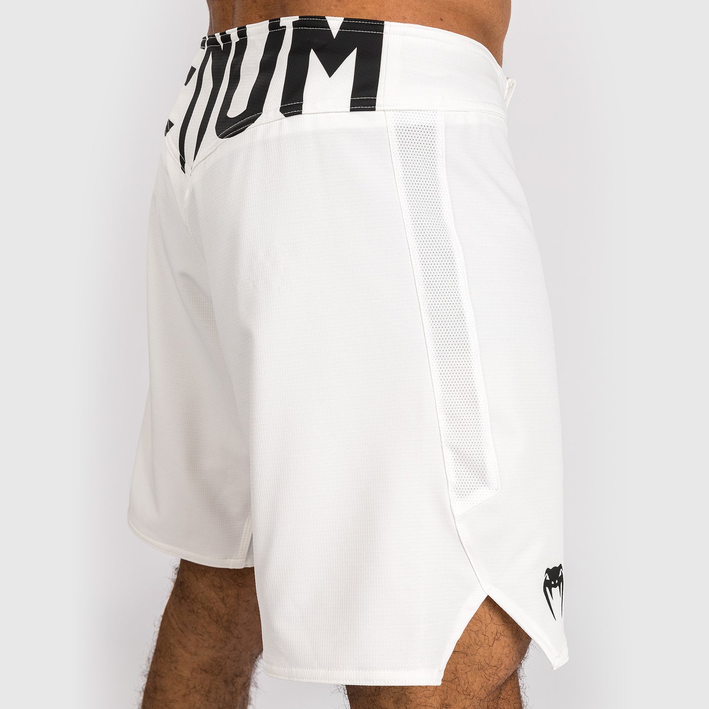 Venum Light 5.0 Pantalón Corto de Lucha - Blanco/Negro