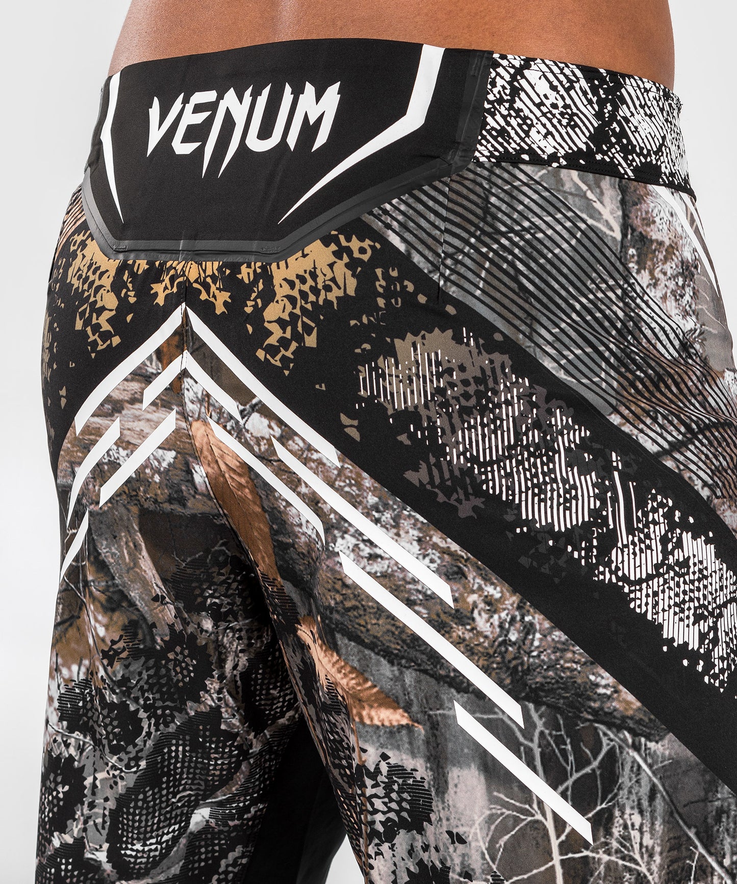 UFC Adrenaline by Venum Fight Night Pantalón corto de lucha para hombre en camuflaje Realtree - Corte largo