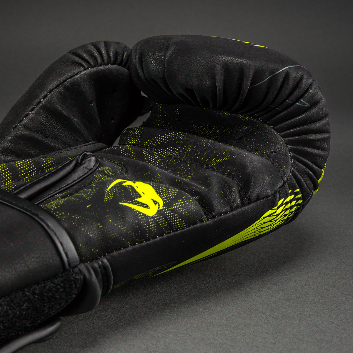 Venum Impact Amazonia Reborn Guantes de boxeo Impact - Negro/Verde