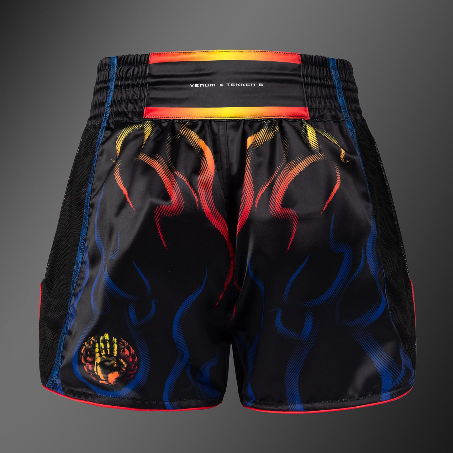 Venum x TEKKEN 8 Short de Muay Thai Yoshimitsu - Negro/Naranja