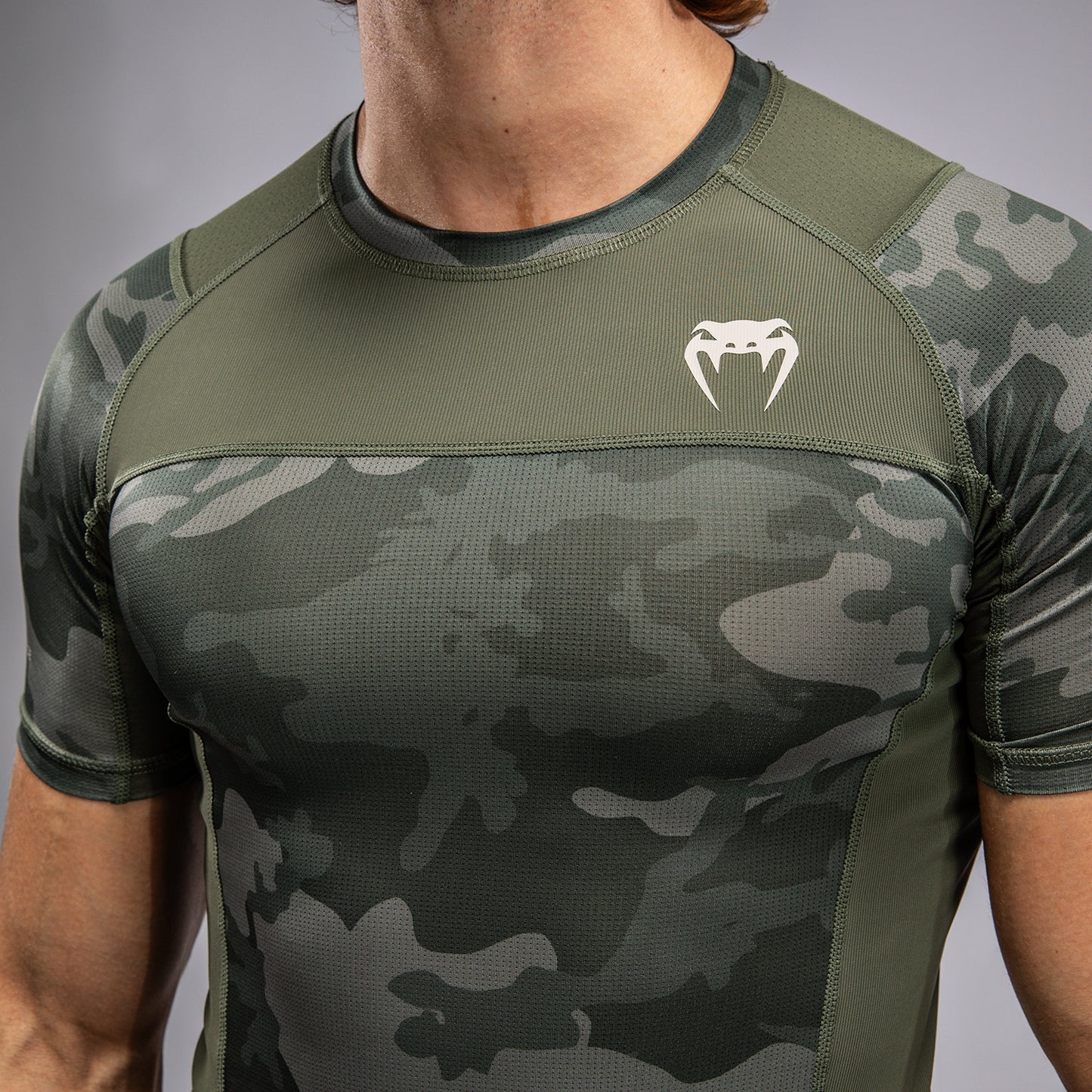Venum G-Fit Air Rashguard de Manga Corta para Hombre - Camuflaje del Ejército
