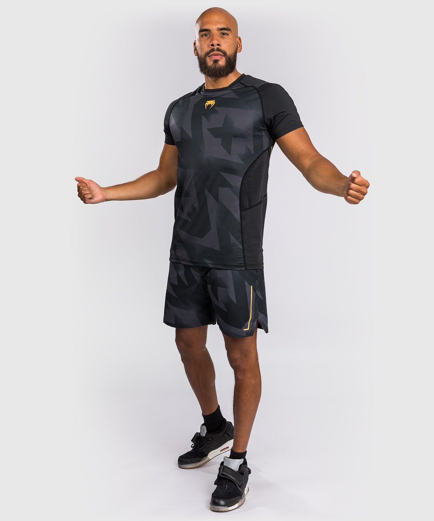 Camiseta Venum Razor Dry Tech - Negro/Oro