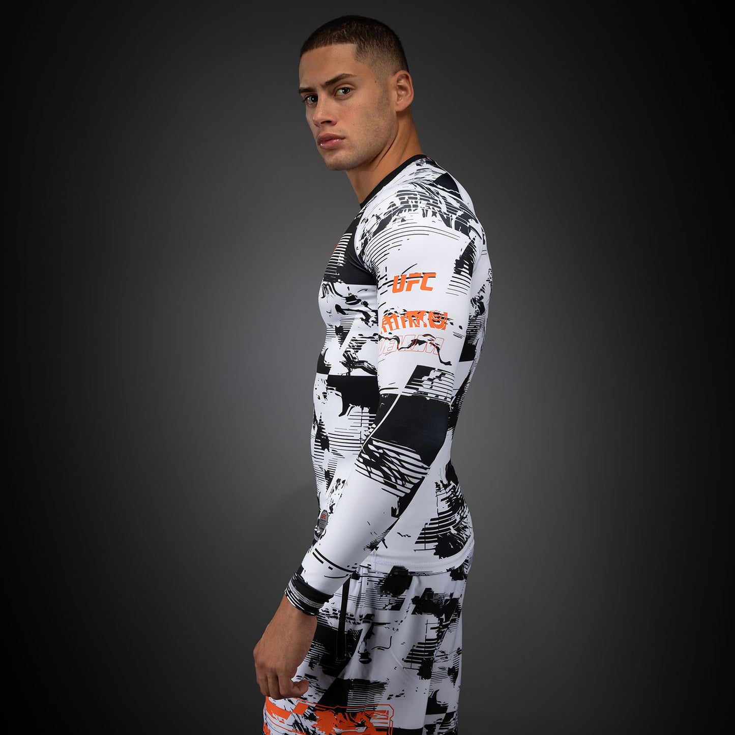 UFC Zenith by Venum Authentic Fight Week Rashguard de manga larga Performance Hombre - Blanco