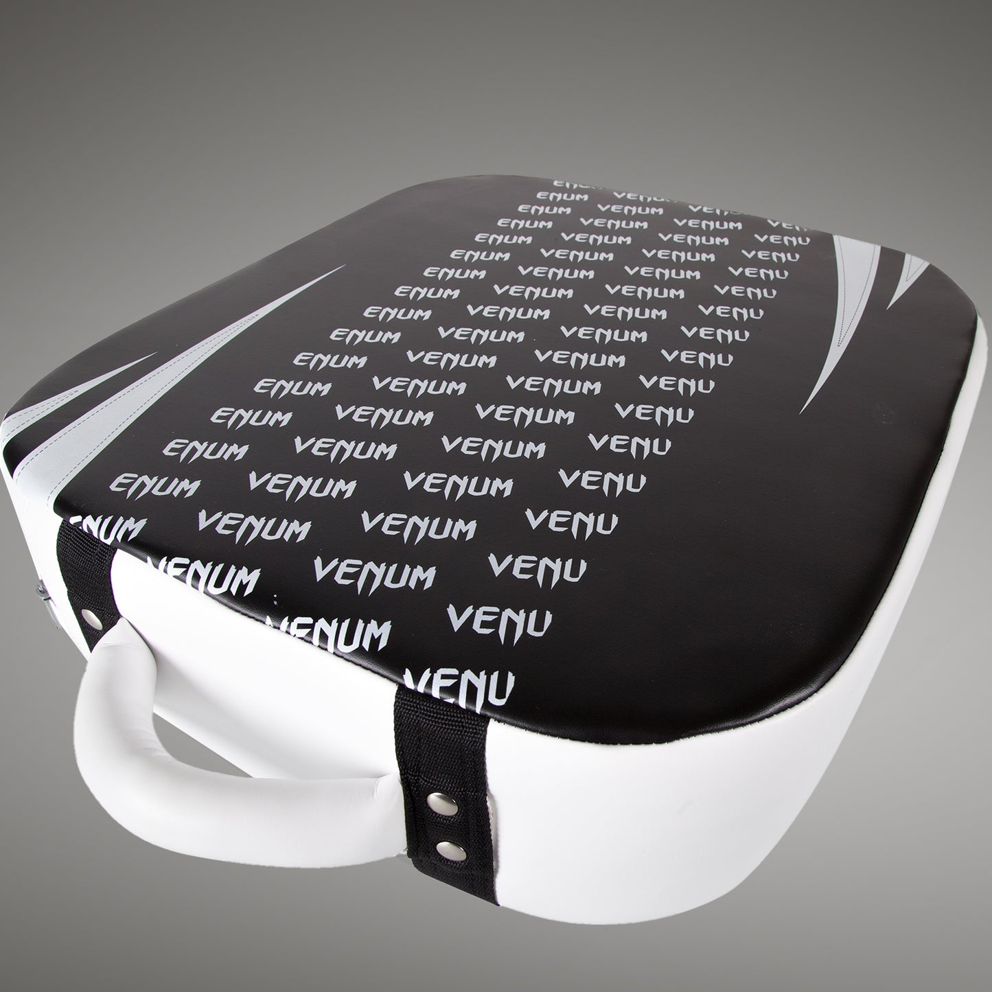 Escudo para patadas Venum Absolute Square - Cuero Skintex - Negro/Blanco