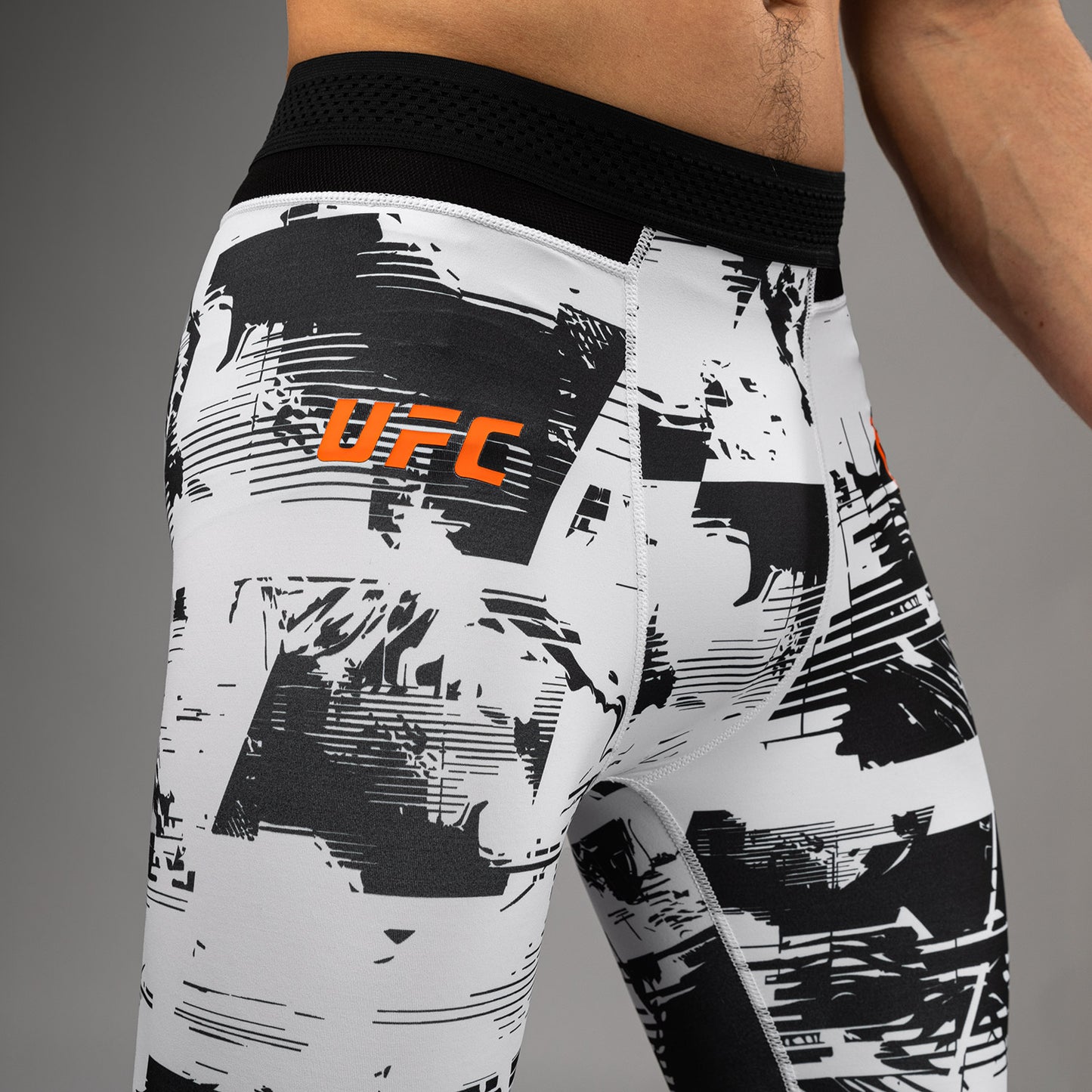 UFC Zenith by Venum Authentic Fight Week Malla Performance Hombre - Blanco