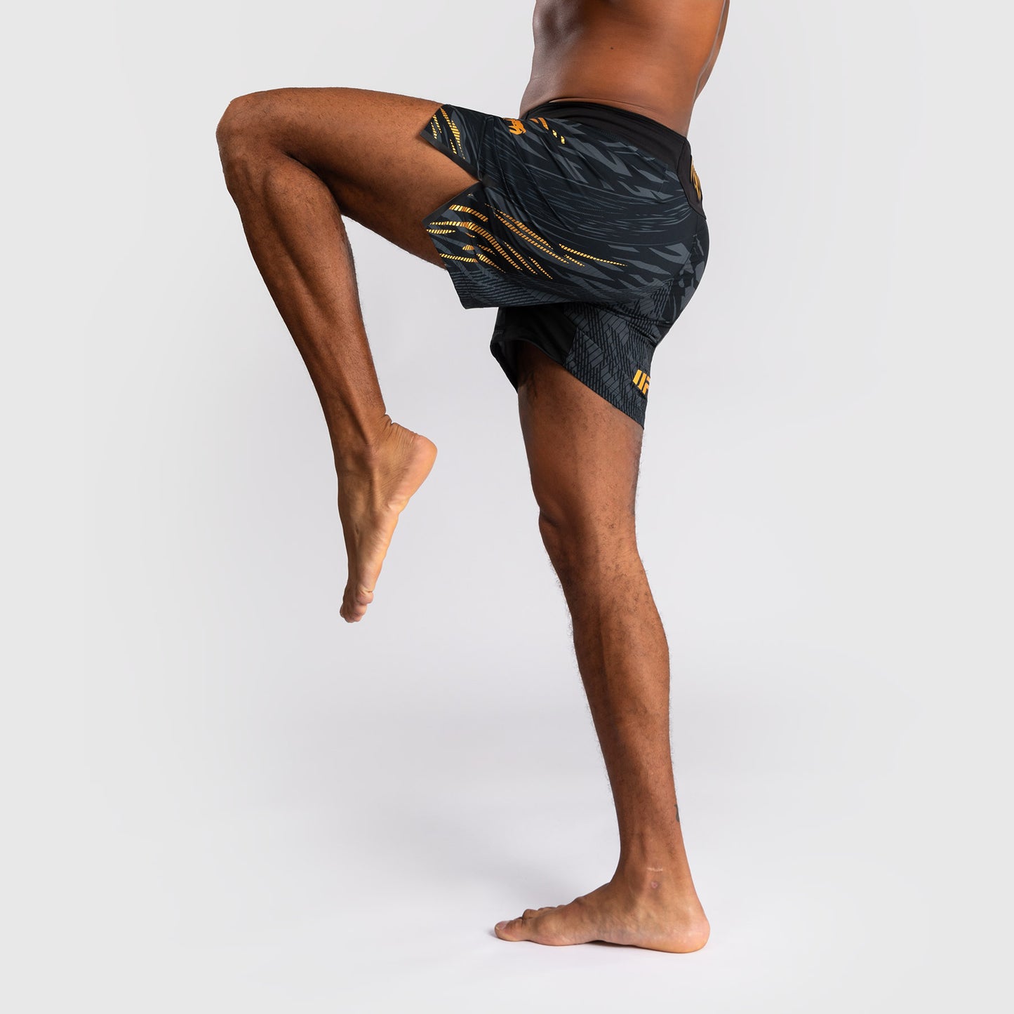 UFC Fusion by Venum Personalizados Authentic Fight Night Shorts de Lucha para Hombre - Ajuste Corto - Campeón