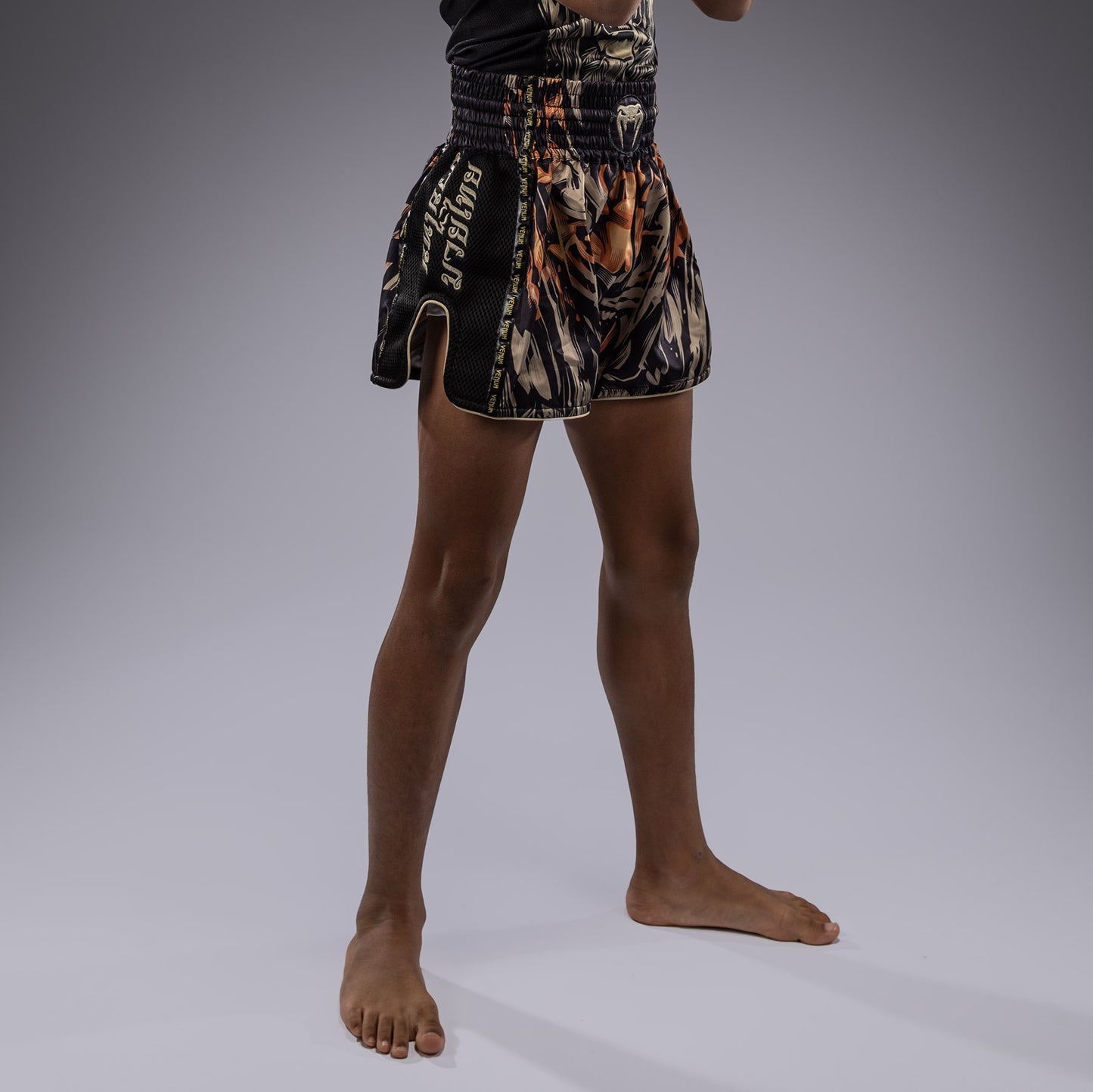 Venum Tiger Pantalones Cortos de Muay Thai para Niños - Negro/Naranja Neón
