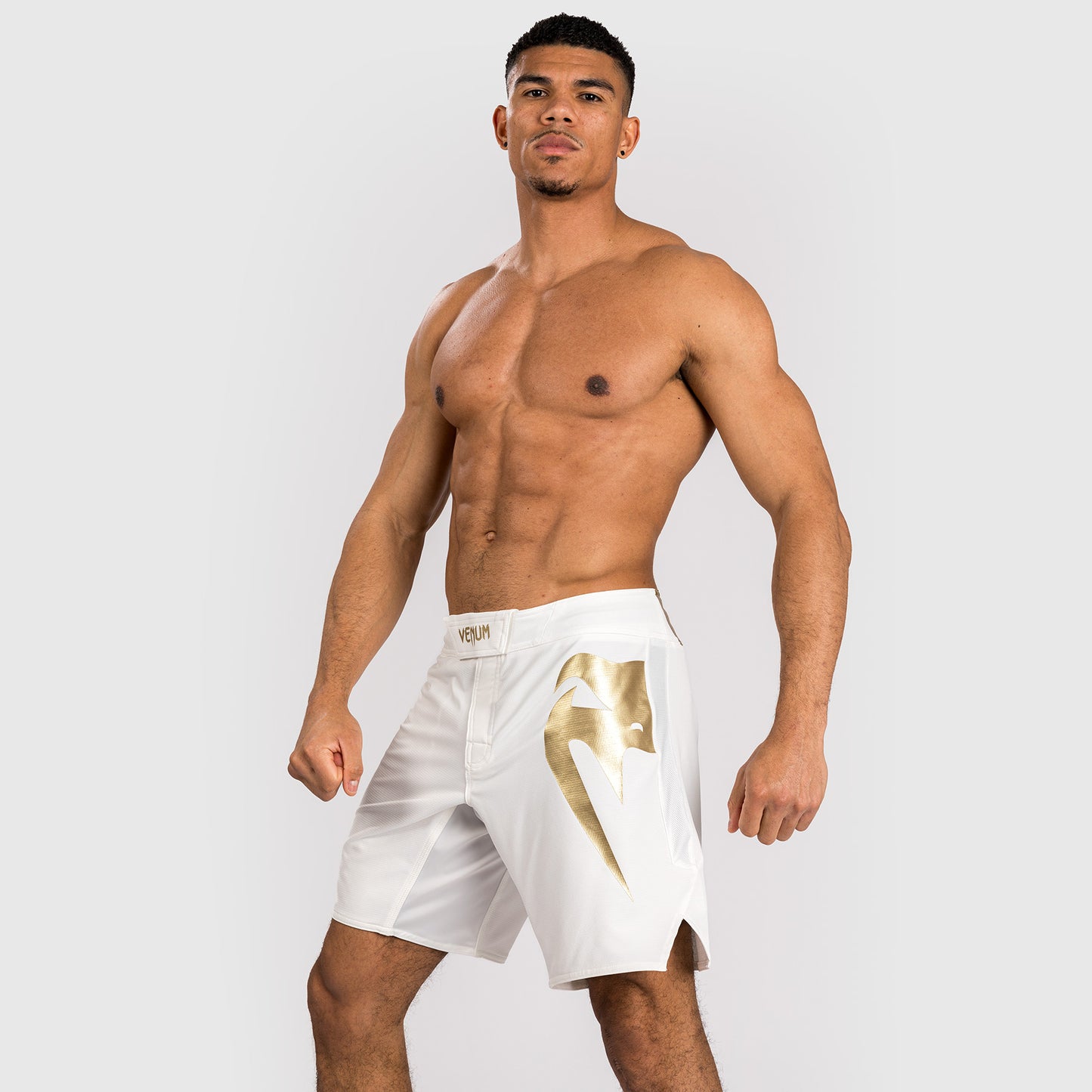 Venum Light 5.0 Pantalón Corto de Lucha - Blanco/Oro