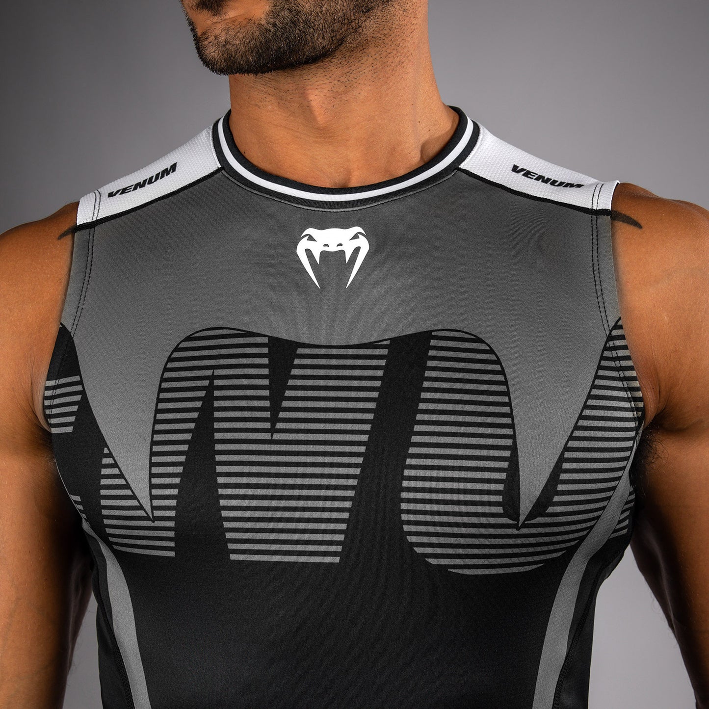 Venum Adrenaline Rashguard Sin Mangas – Negro/Gris Plata