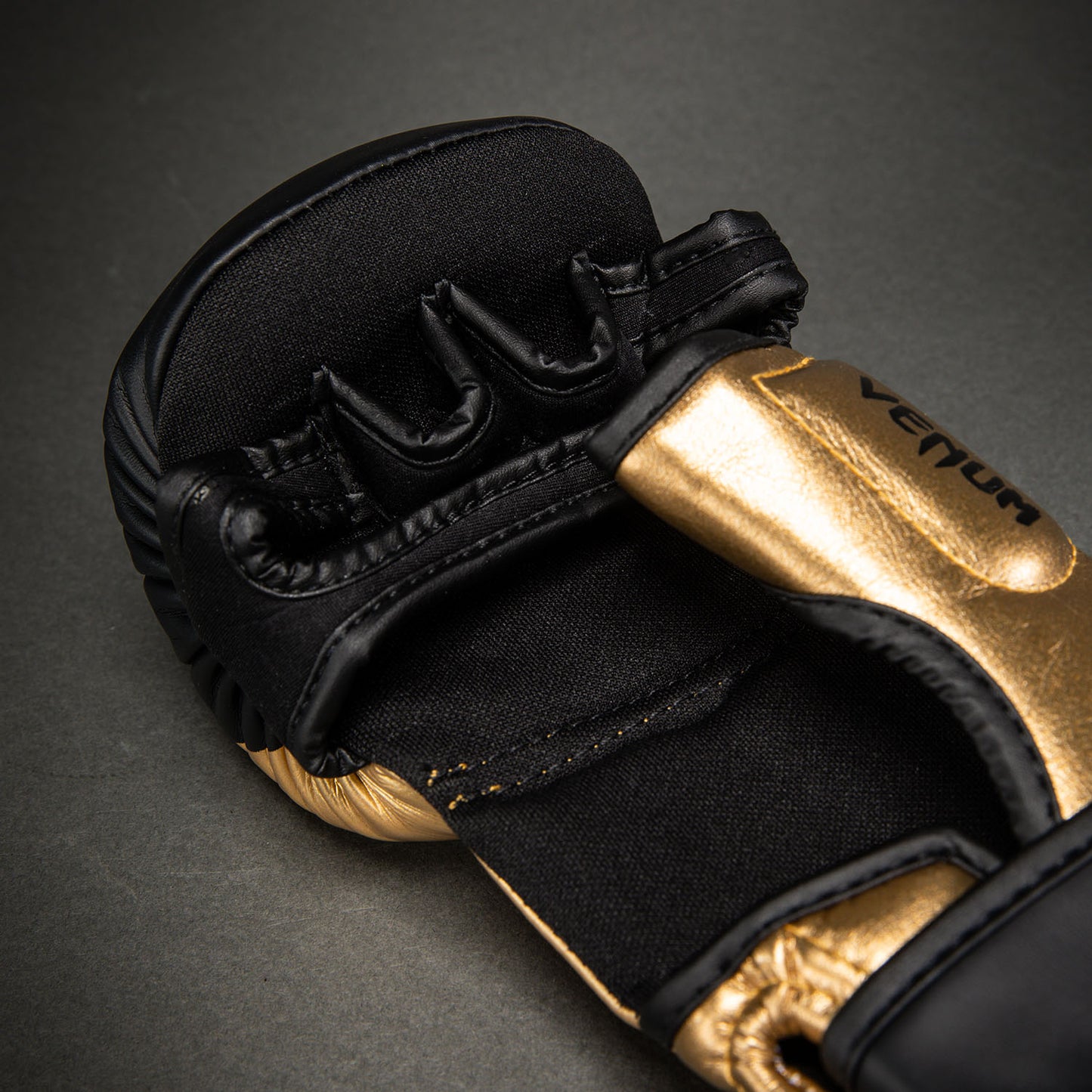 Venum Attack 2.0 Guantes de Sparring – Oro/Negro