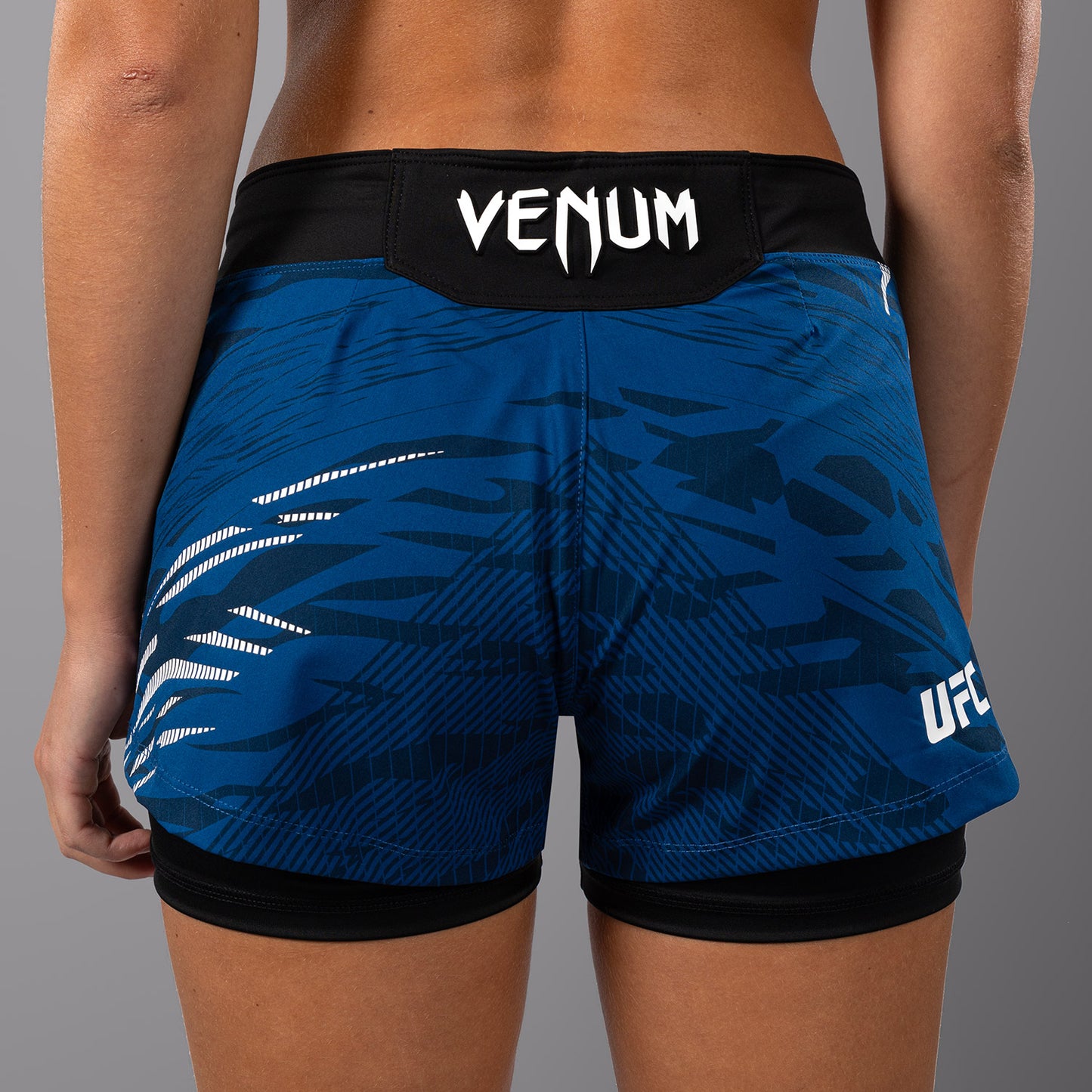 UFC Fusion by Venum Authentic Fight Night Shorts de Lucha para Mujer - Azul
