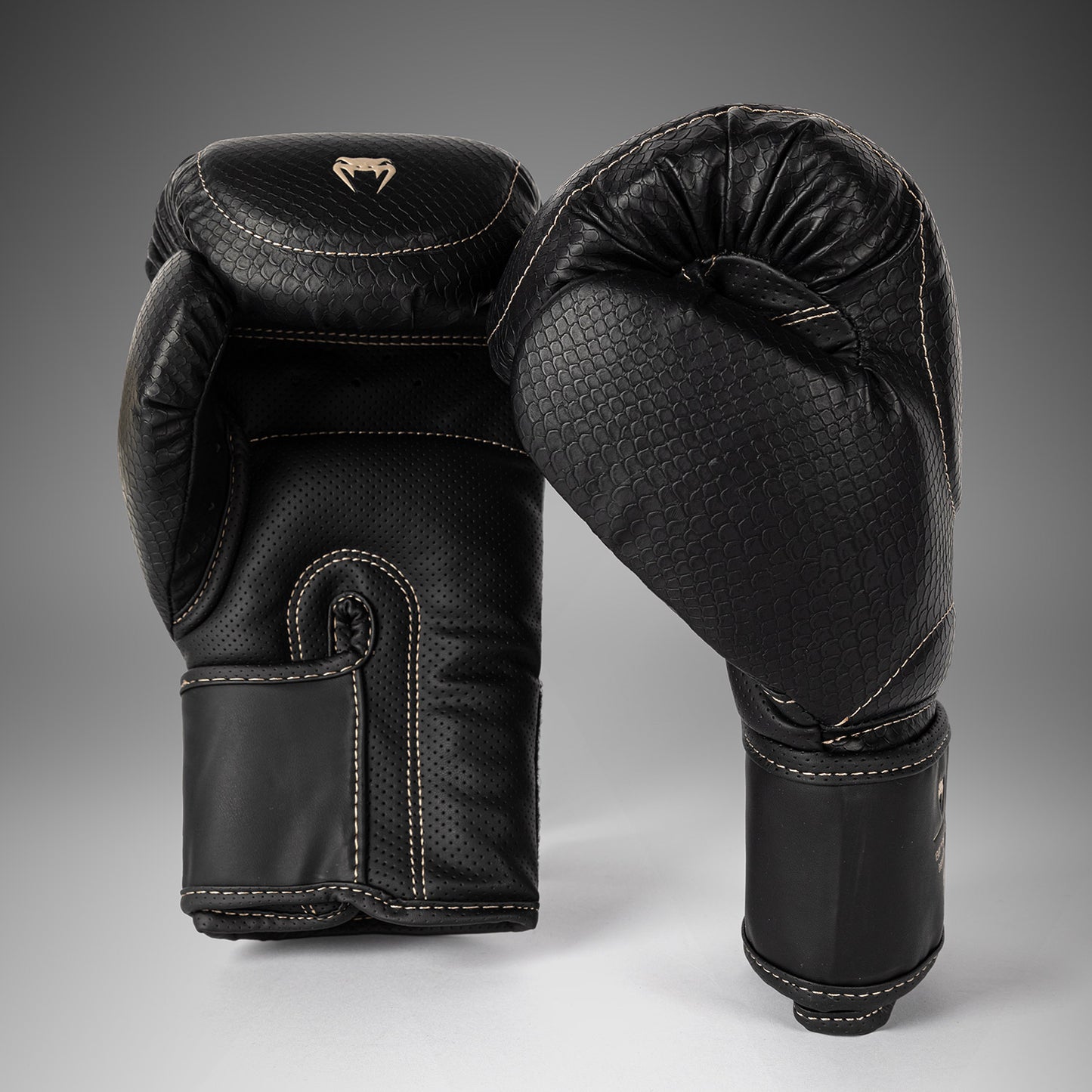 Venum Impact Evo Scales Guantes de Boxeo – Negro