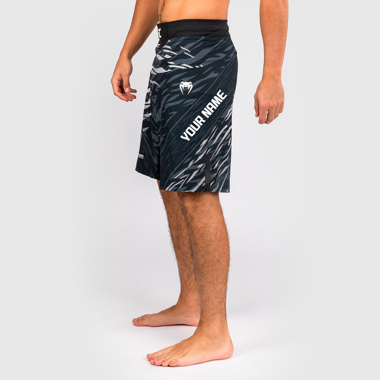 UFC Fusion by Venum Personalizados Authentic Fight Night Shorts de Lucha para Hombre - Ajuste Largo - Negro